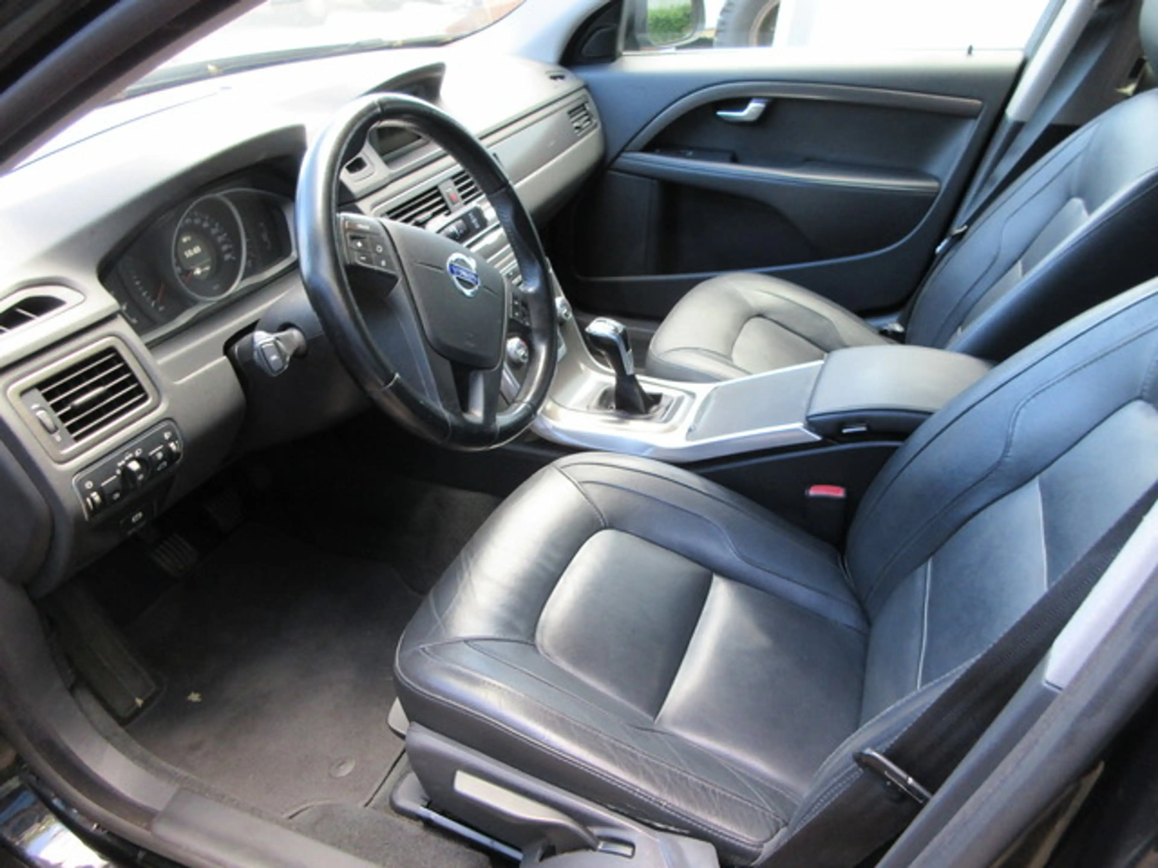 Volvo V70 2.0 TDI — photo 9