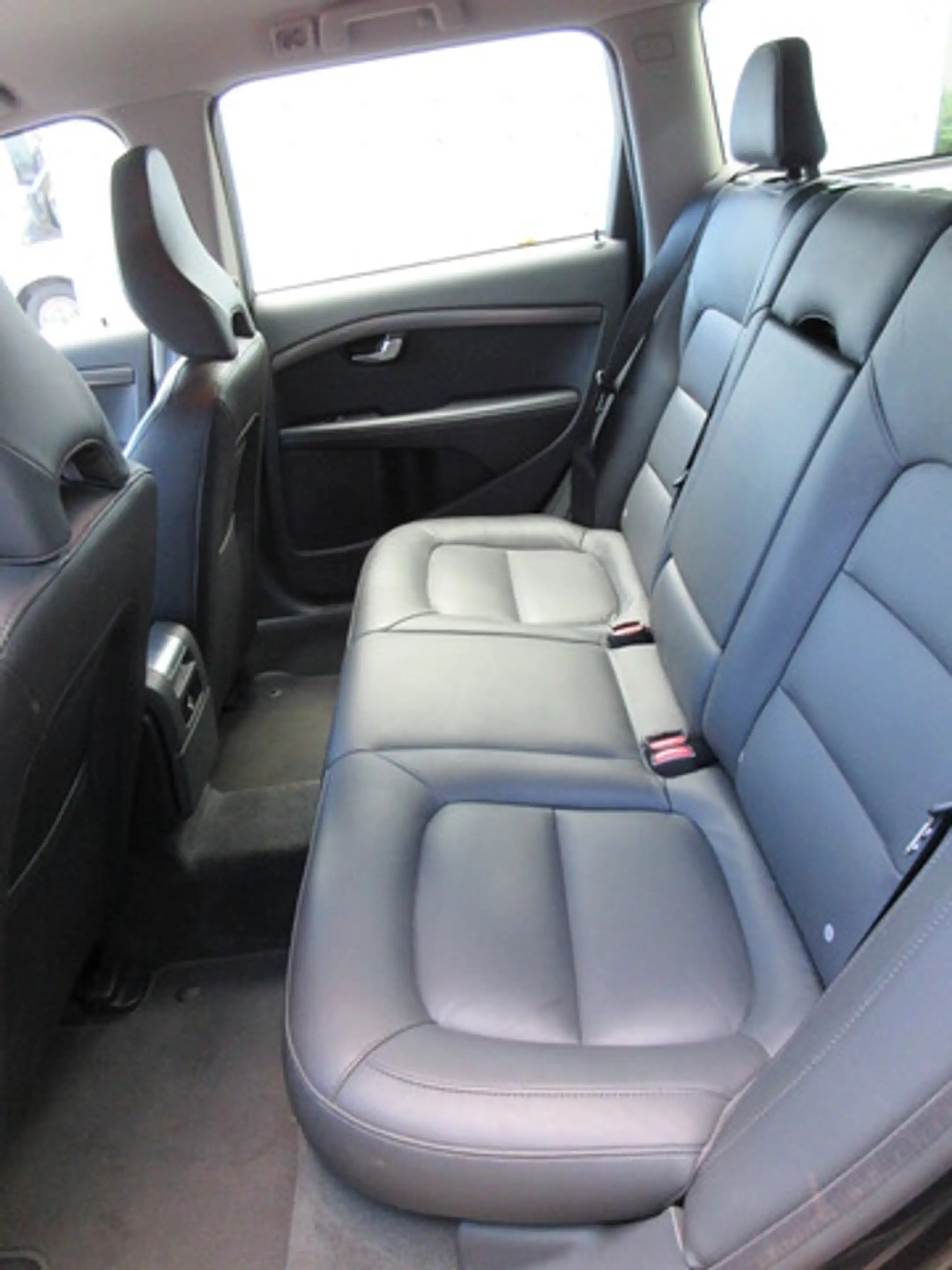 Volvo V70 2.0 TDI — photo 10