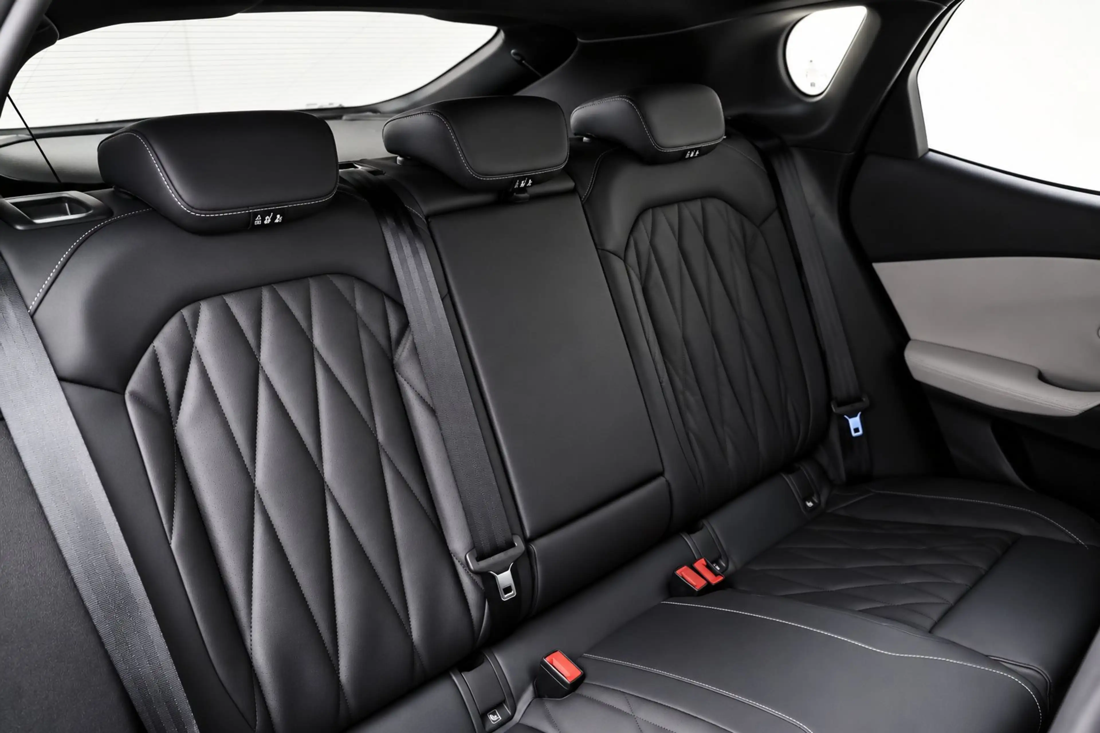 Ford Capri Premium Extended Range 340pk AWD 79KWh | Warmtepom — photo 6