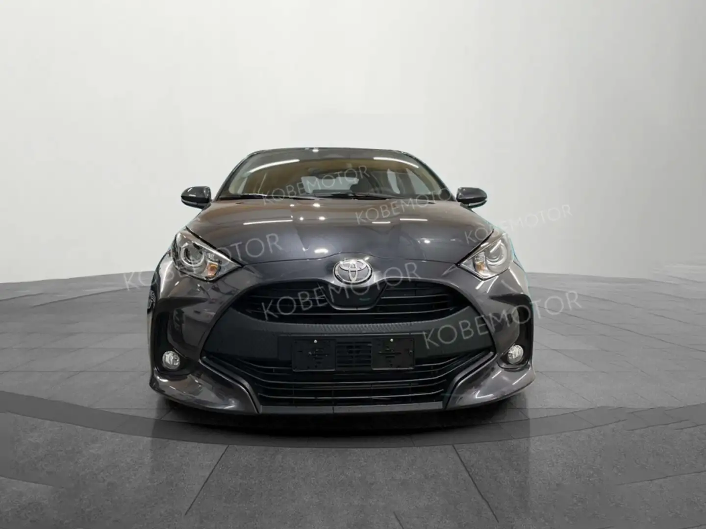 Toyota Yaris 120H 1.5 Active Plus Gris - 2