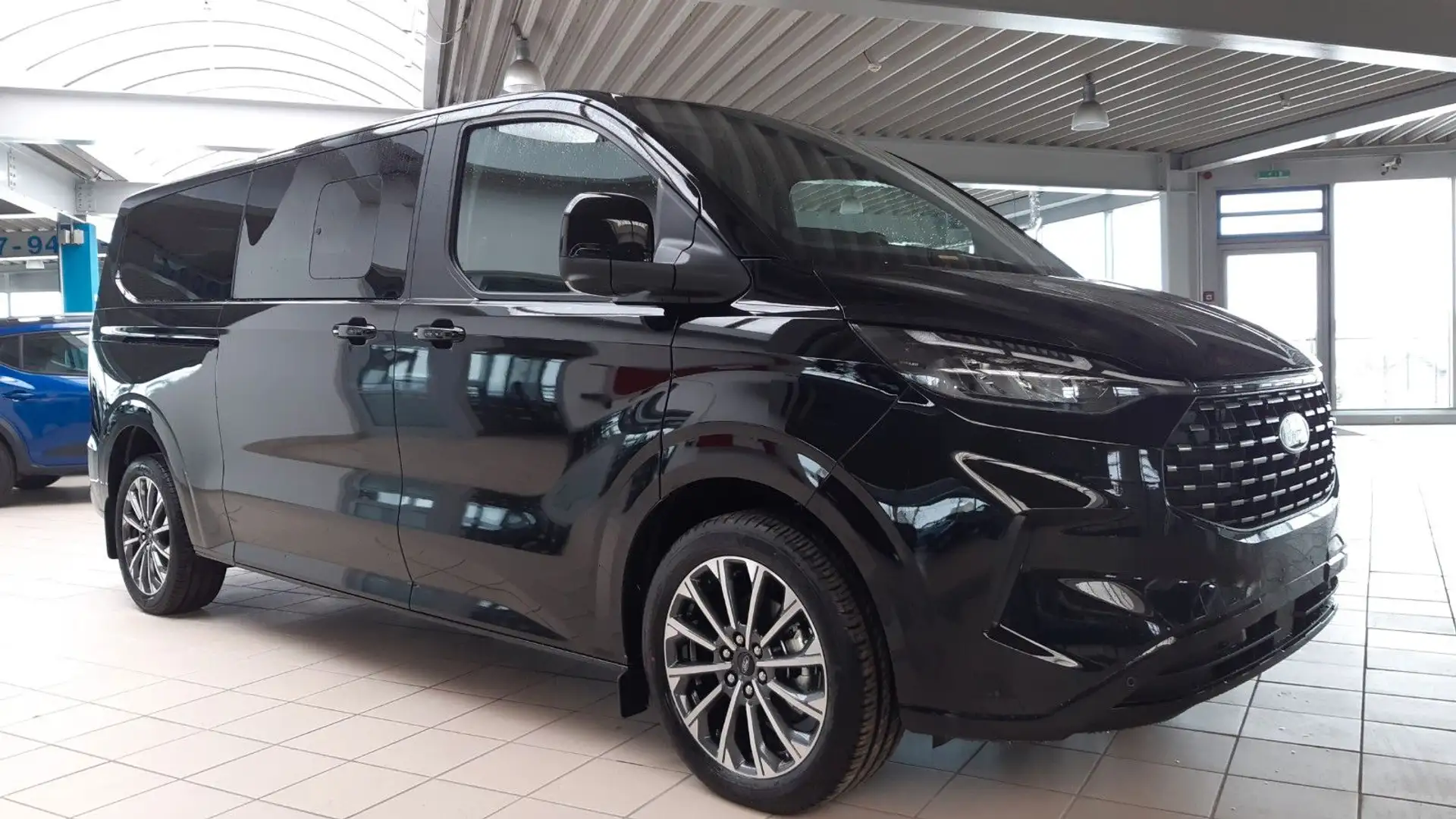 Ford Tourneo Custom 2.0 EcoBlue 125kW 320 L2 Fekete - 1