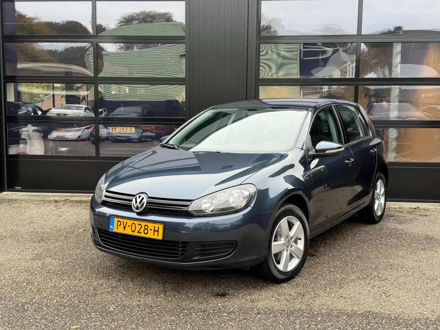 Volkswagen Golf 1.4 TSI Highline Navigatie Airco 5-Deurs Blauw - 1