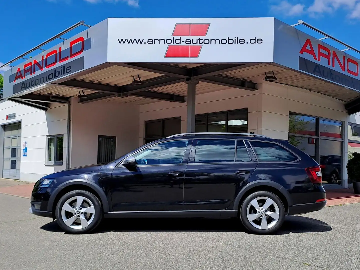 Skoda Octavia Combi 2.0 TSI DSG 4x4 Scout (abn. AHZV) Negro - 1