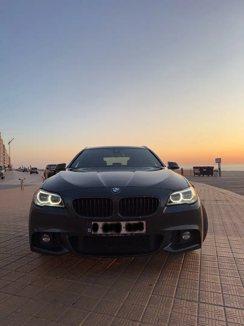 BMW 520 520d Touring Aut. Luxury Line FULL OPTION! Grijs - 2