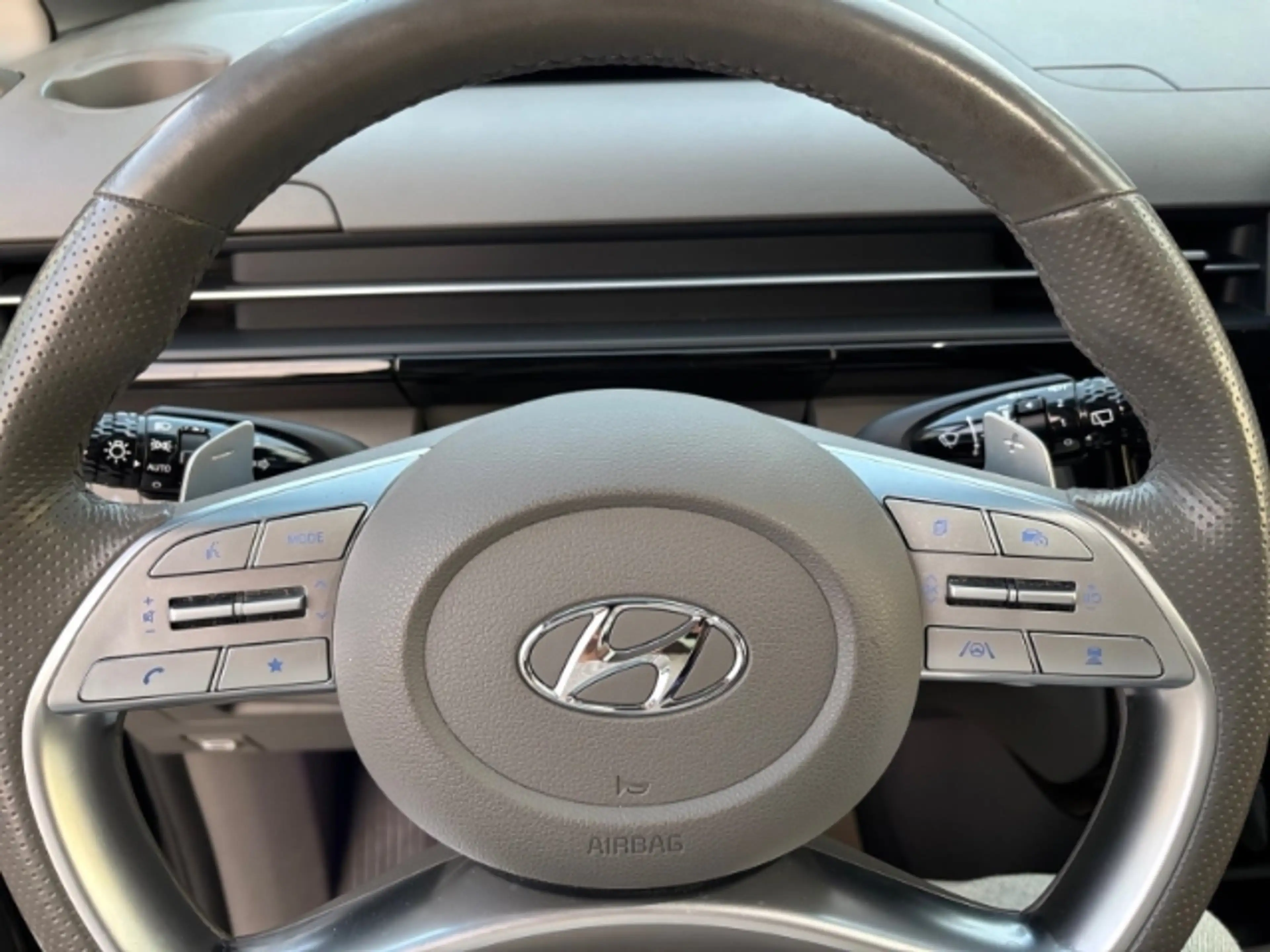 Hyundai STARIA 2.2 CRDi 4WD Signature 7-Sitzer Navi+Rückfahrkamer — photo 8