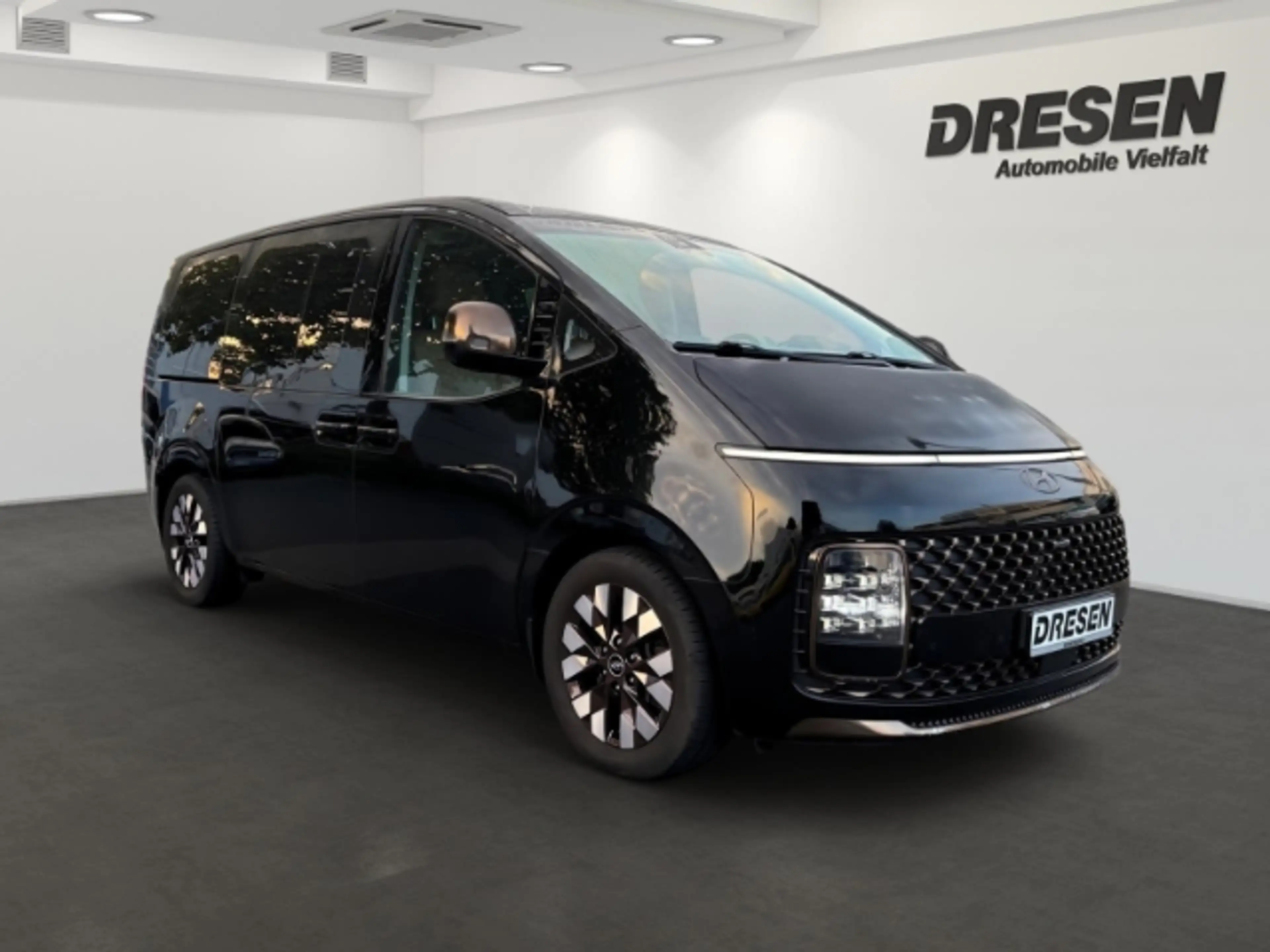 Hyundai STARIA 2.2 CRDi 4WD Signature 7-Sitzer Navi+Rückfahrkamer — photo 2
