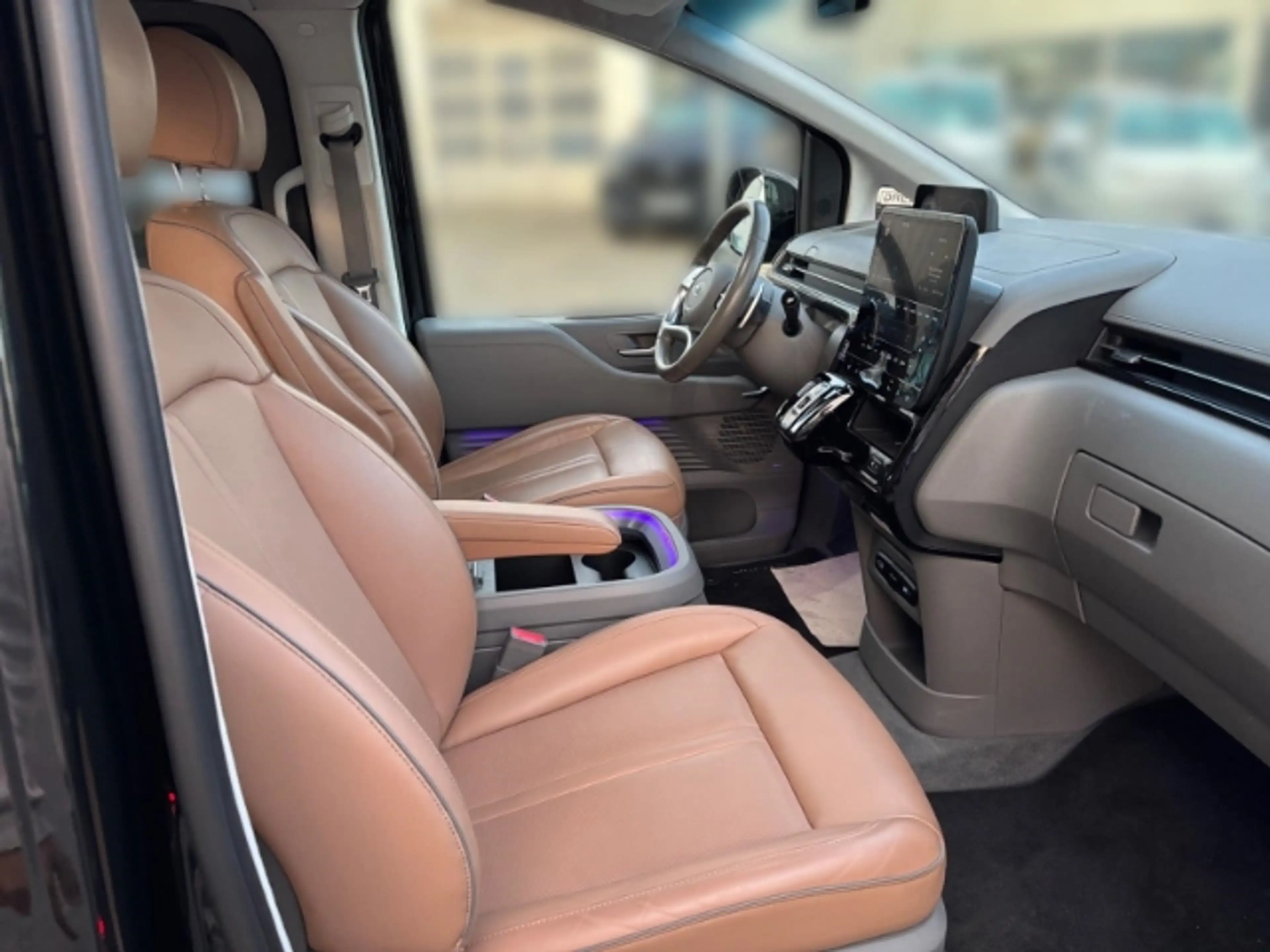 Hyundai STARIA 2.2 CRDi 4WD Signature 7-Sitzer Navi+Rückfahrkamer — photo 14