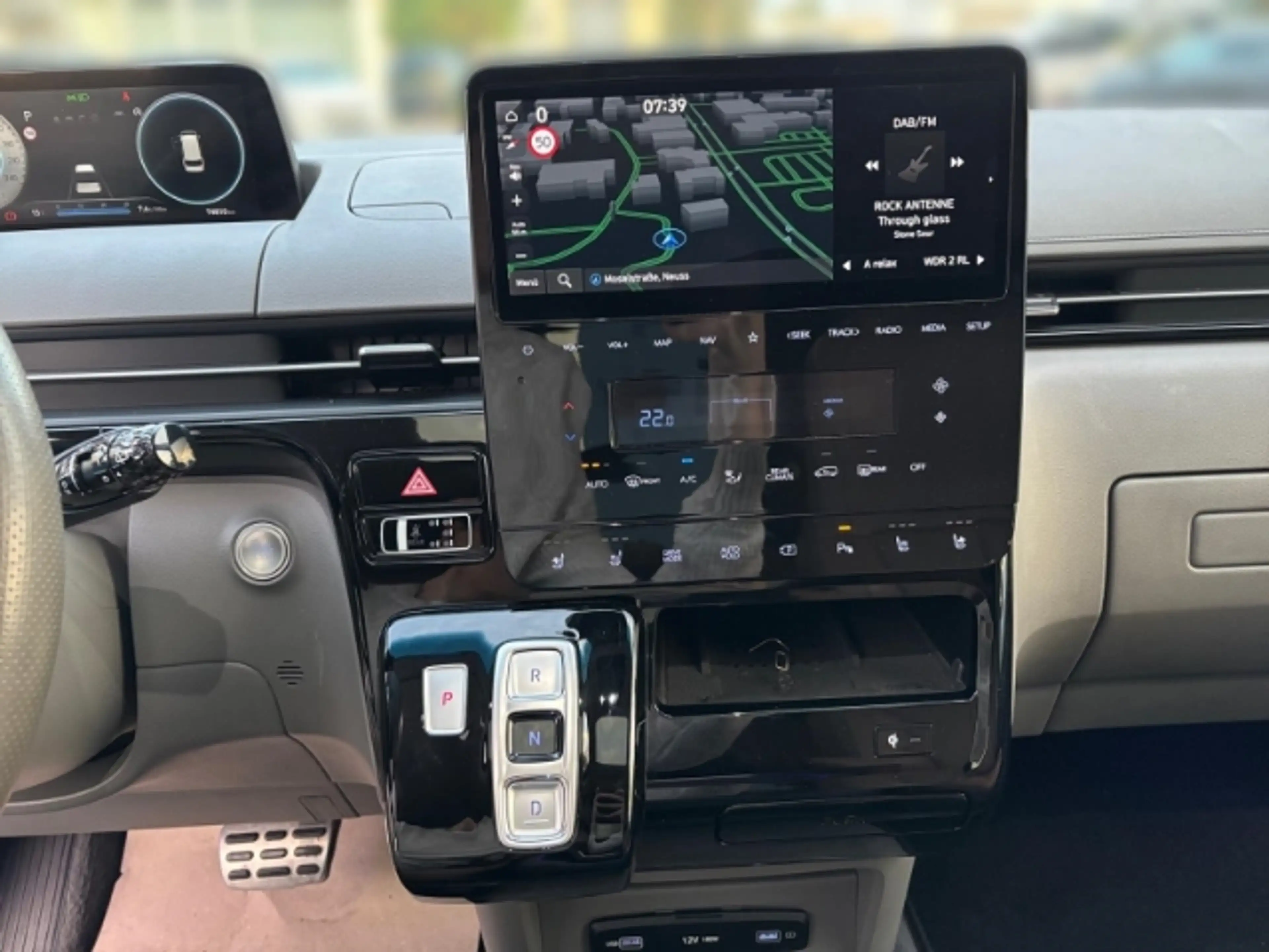Hyundai STARIA 2.2 CRDi 4WD Signature 7-Sitzer Navi+Rückfahrkamer — photo 9