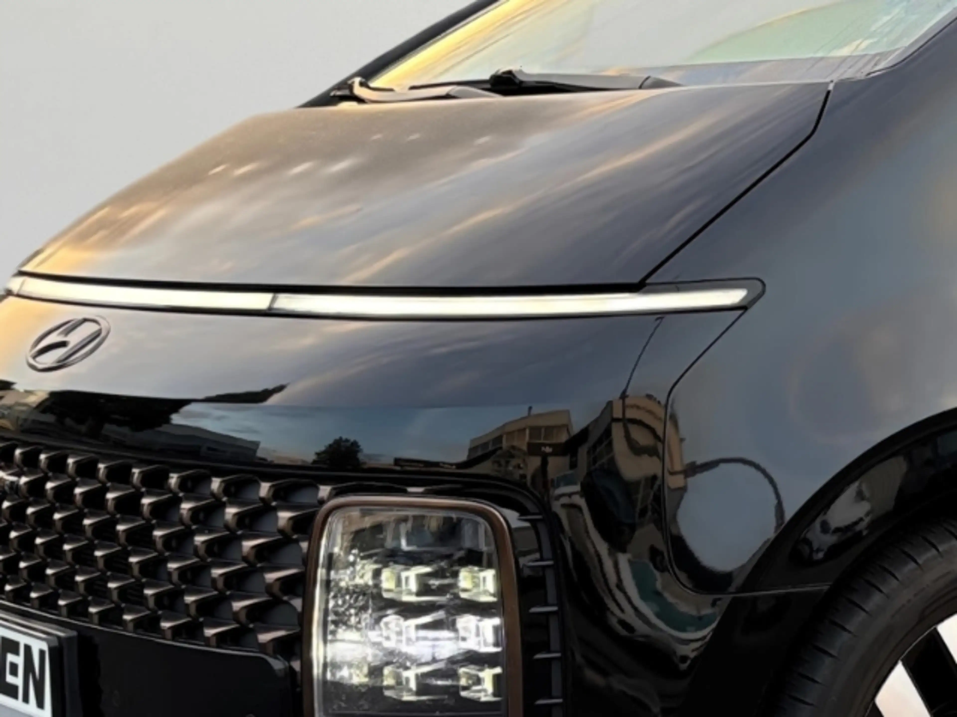 Hyundai STARIA 2.2 CRDi 4WD Signature 7-Sitzer Navi+Rückfahrkamer — photo 5