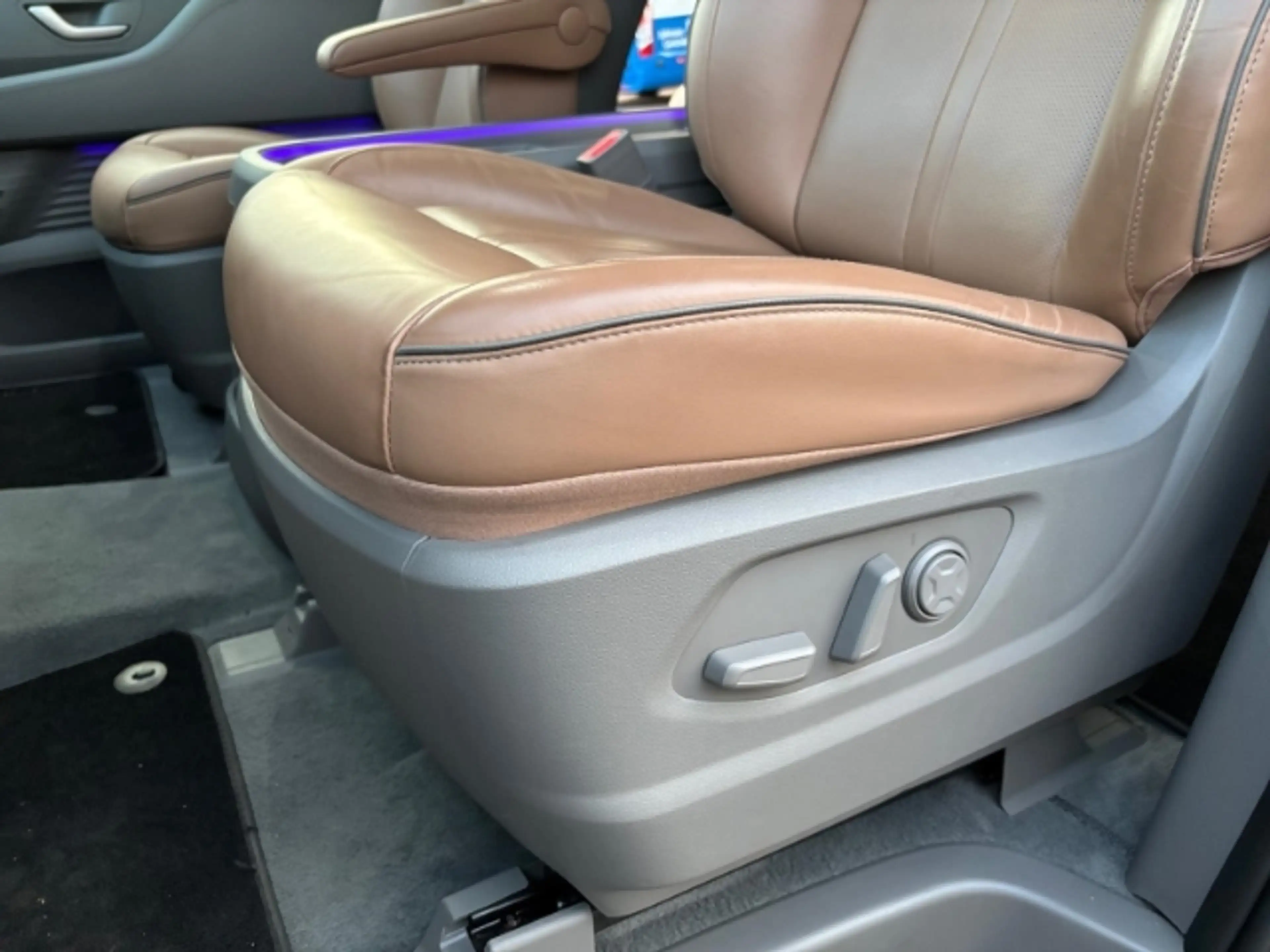 Hyundai STARIA 2.2 CRDi 4WD Signature 7-Sitzer Navi+Rückfahrkamer — photo 21