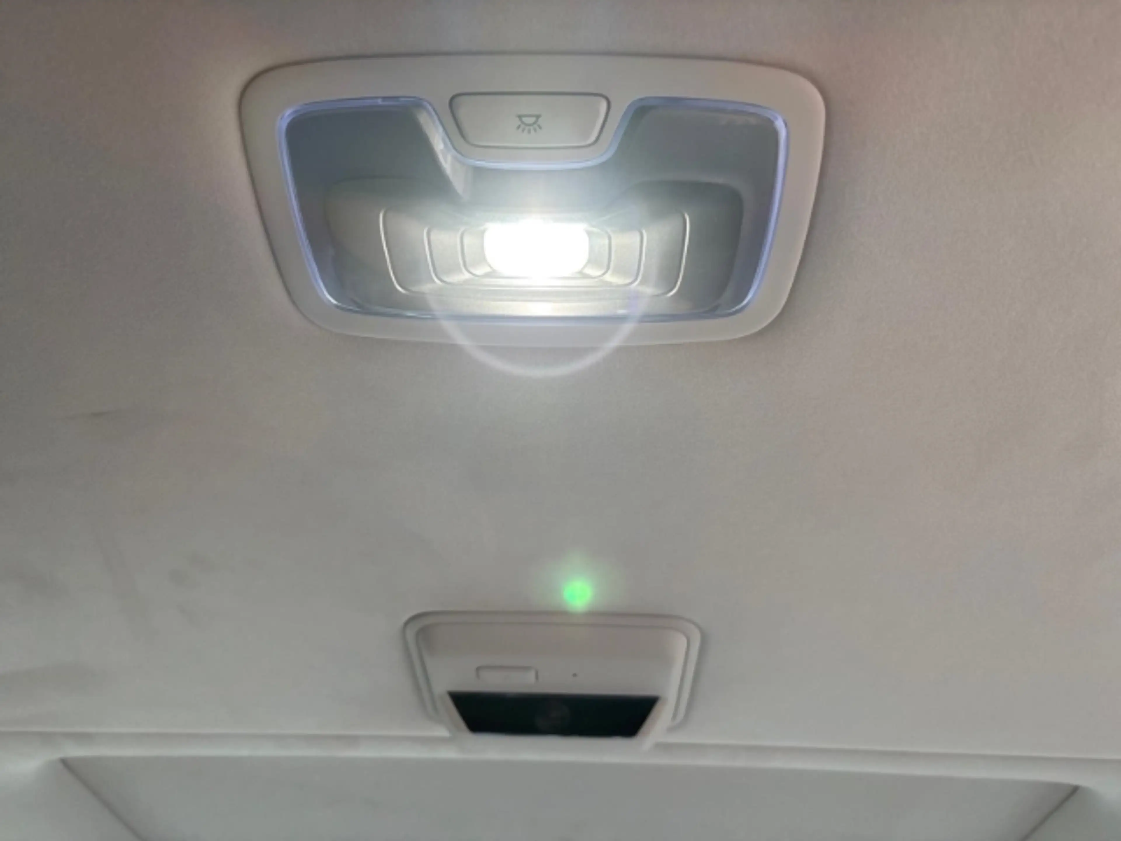 Hyundai STARIA 2.2 CRDi 4WD Signature 7-Sitzer Navi+Rückfahrkamer — photo 32