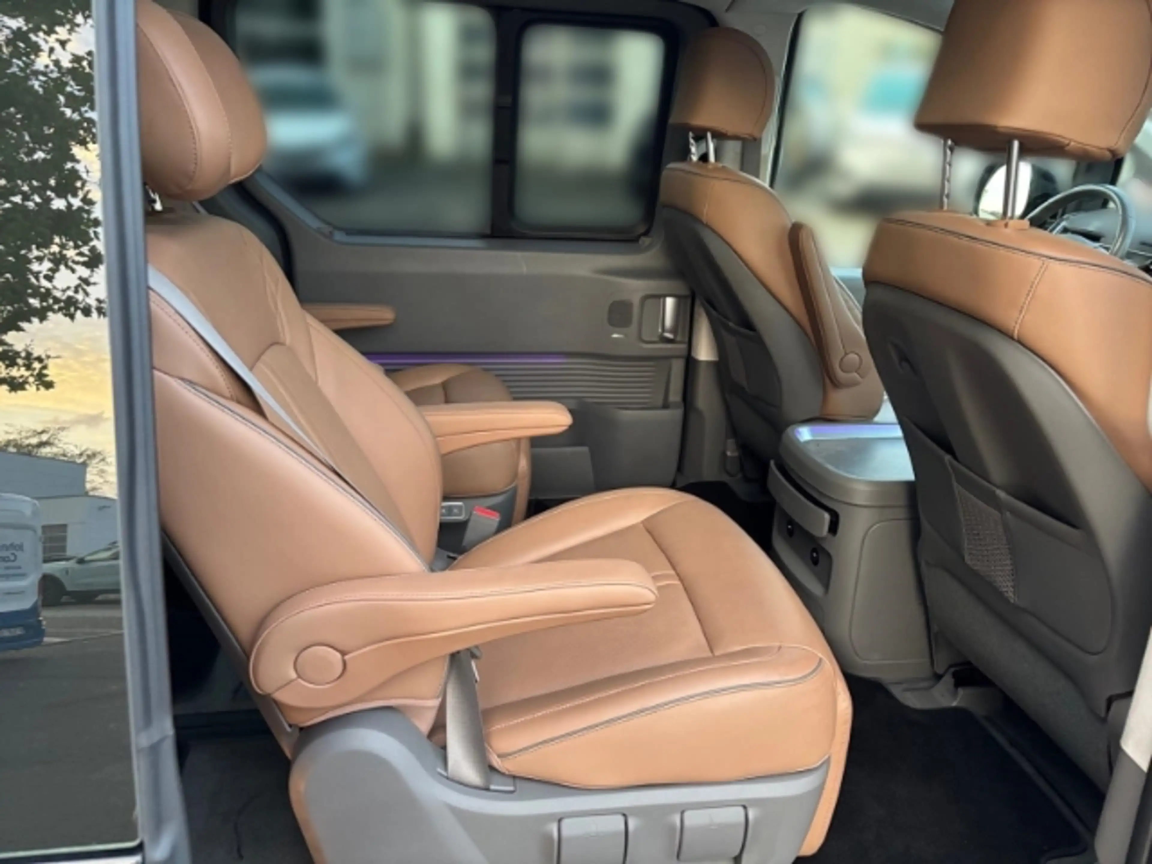 Hyundai STARIA 2.2 CRDi 4WD Signature 7-Sitzer Navi+Rückfahrkamer — photo 13