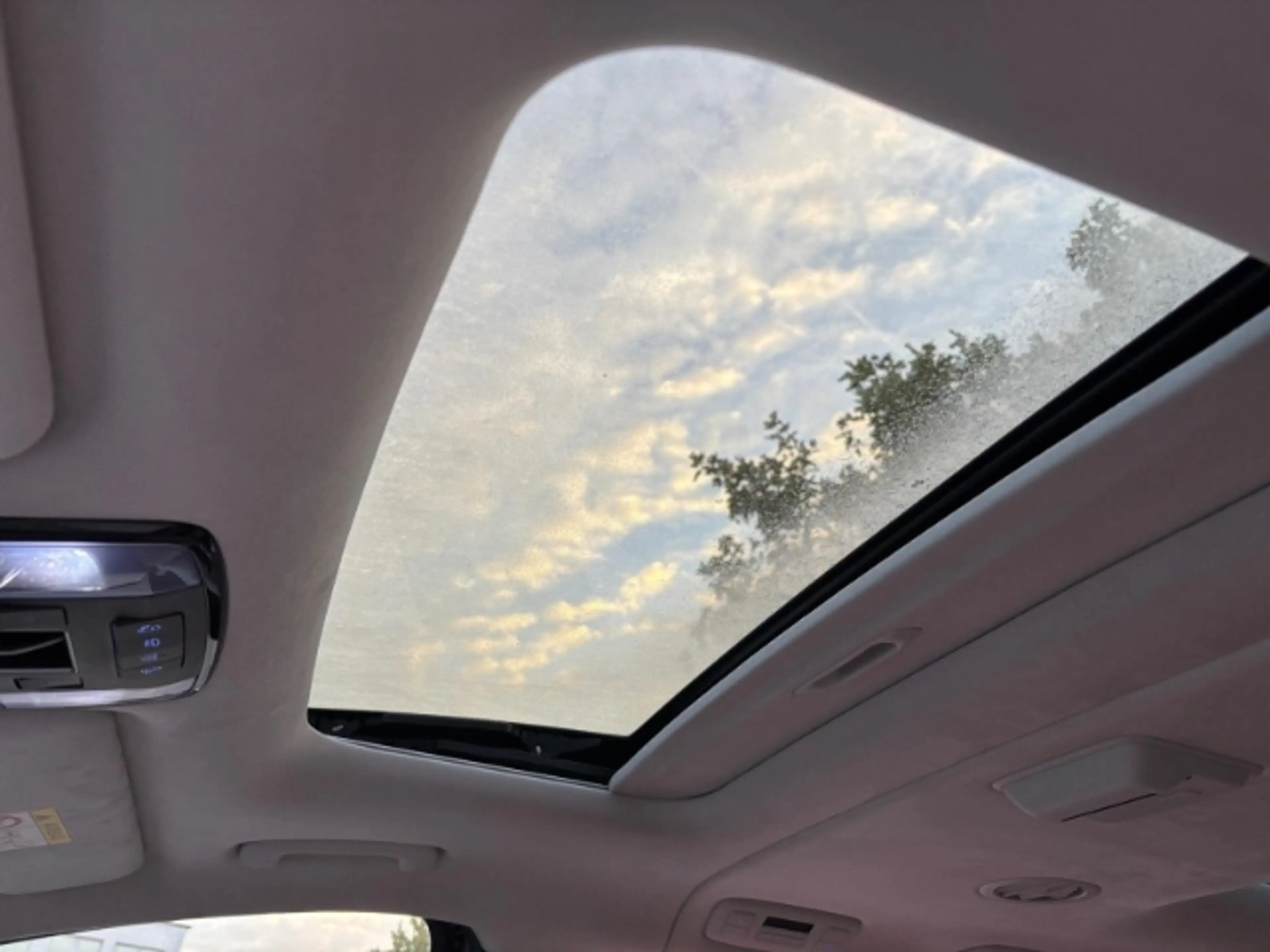Hyundai STARIA 2.2 CRDi 4WD Signature 7-Sitzer Navi+Rückfahrkamer — photo 19