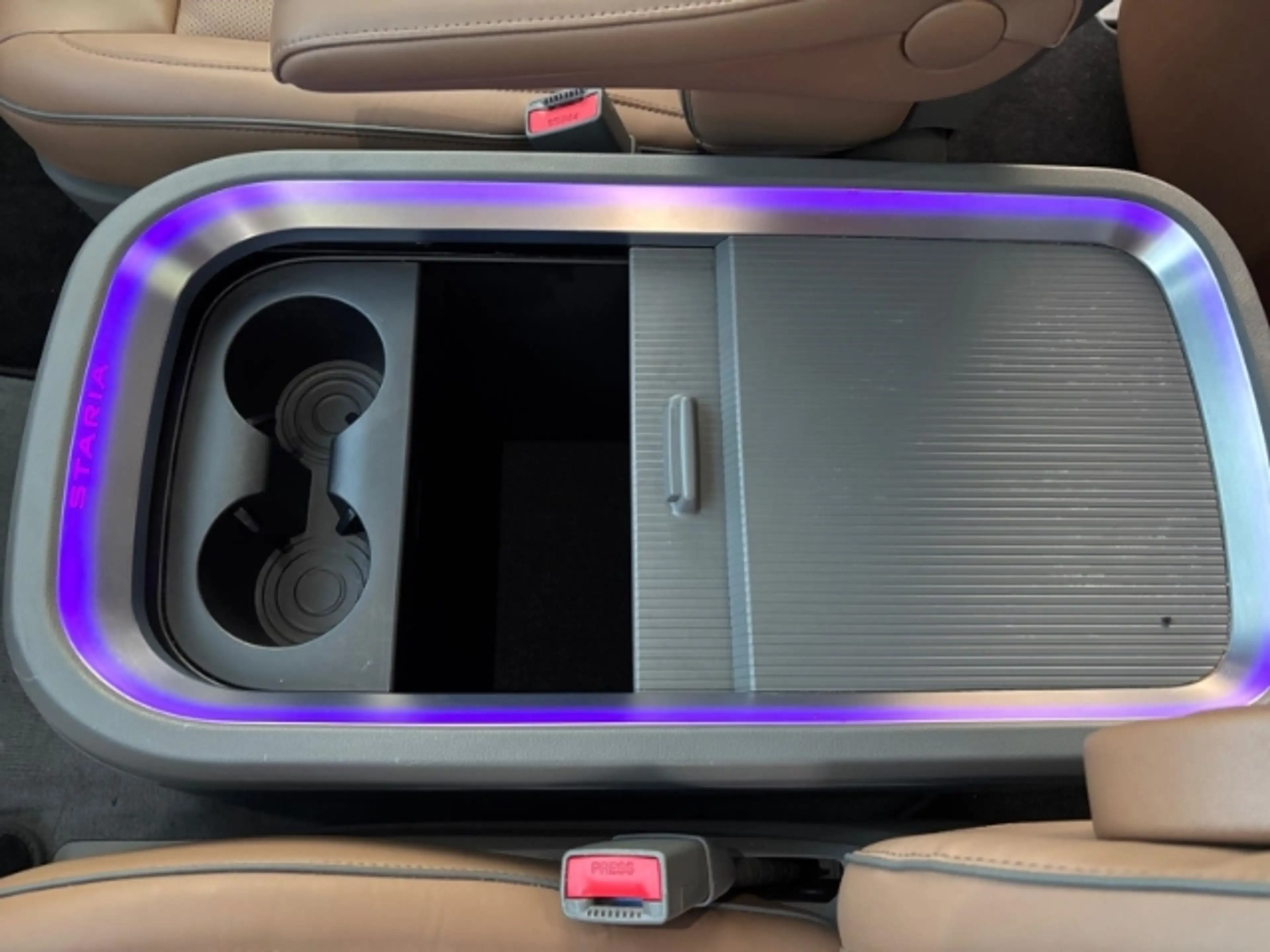 Hyundai STARIA 2.2 CRDi 4WD Signature 7-Sitzer Navi+Rückfahrkamer — photo 22