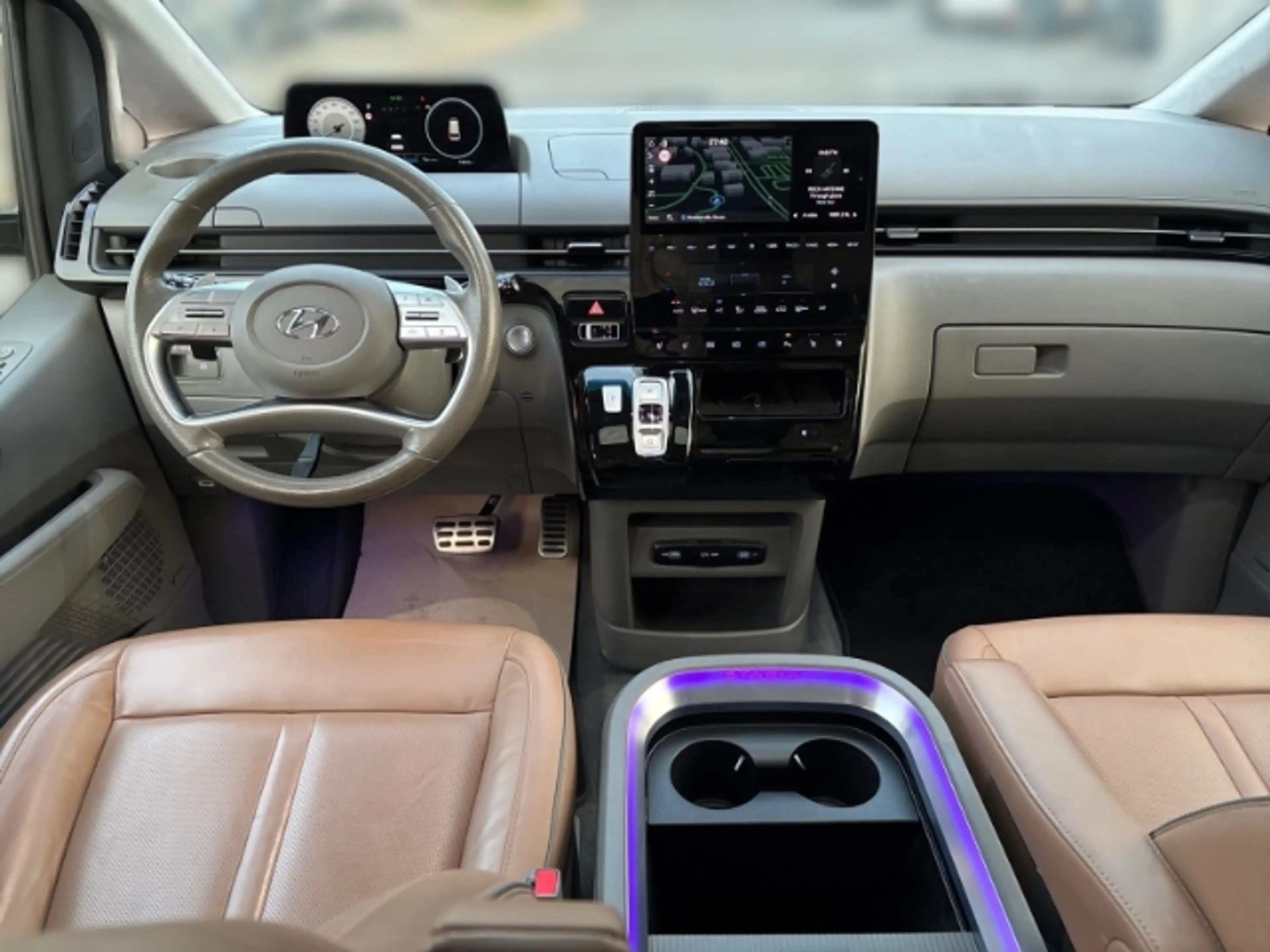 Hyundai STARIA 2.2 CRDi 4WD Signature 7-Sitzer Navi+Rückfahrkamer — photo 11