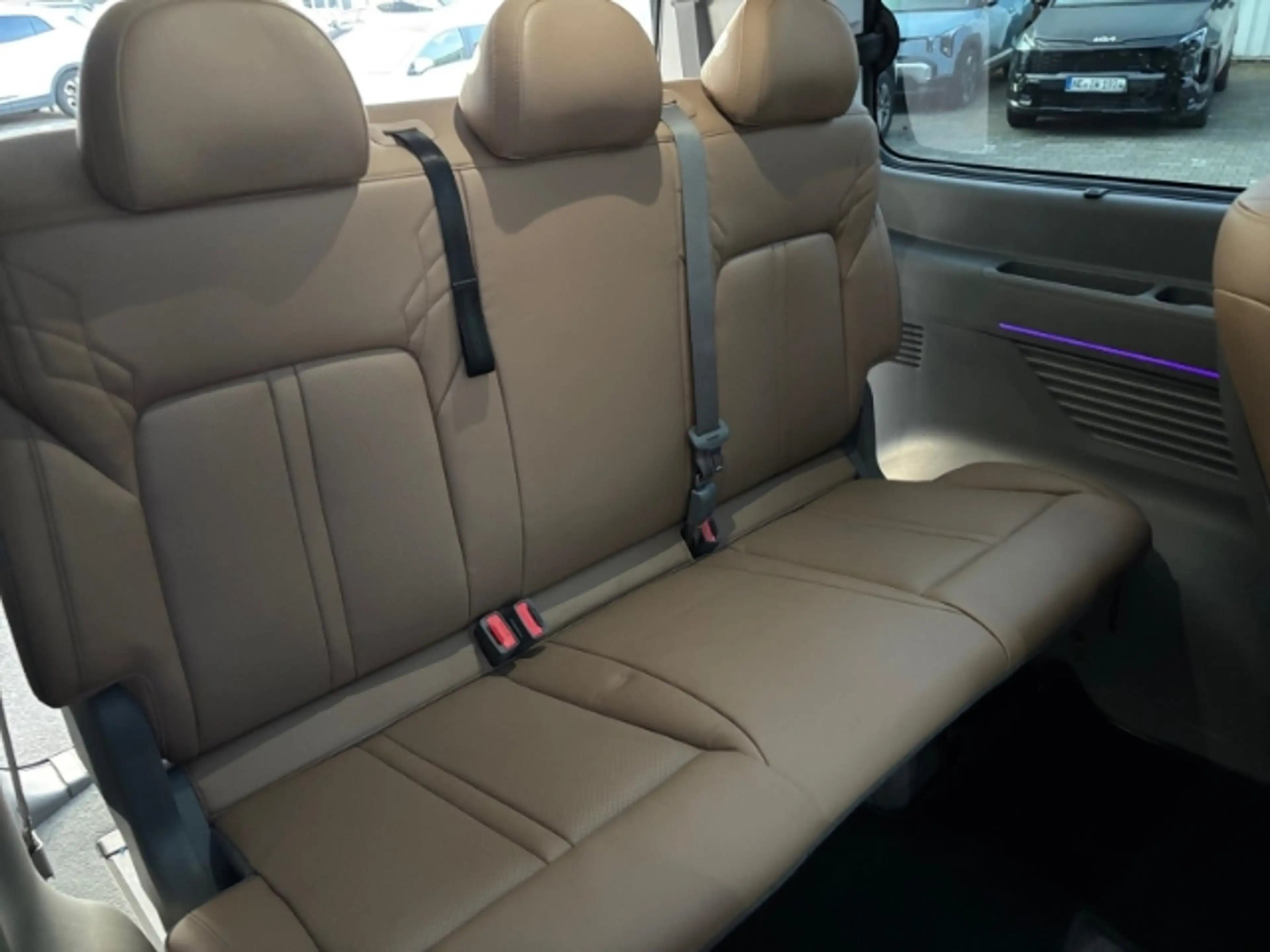 Hyundai STARIA 2.2 CRDi 4WD Signature 7-Sitzer Navi+Rückfahrkamer — photo 27