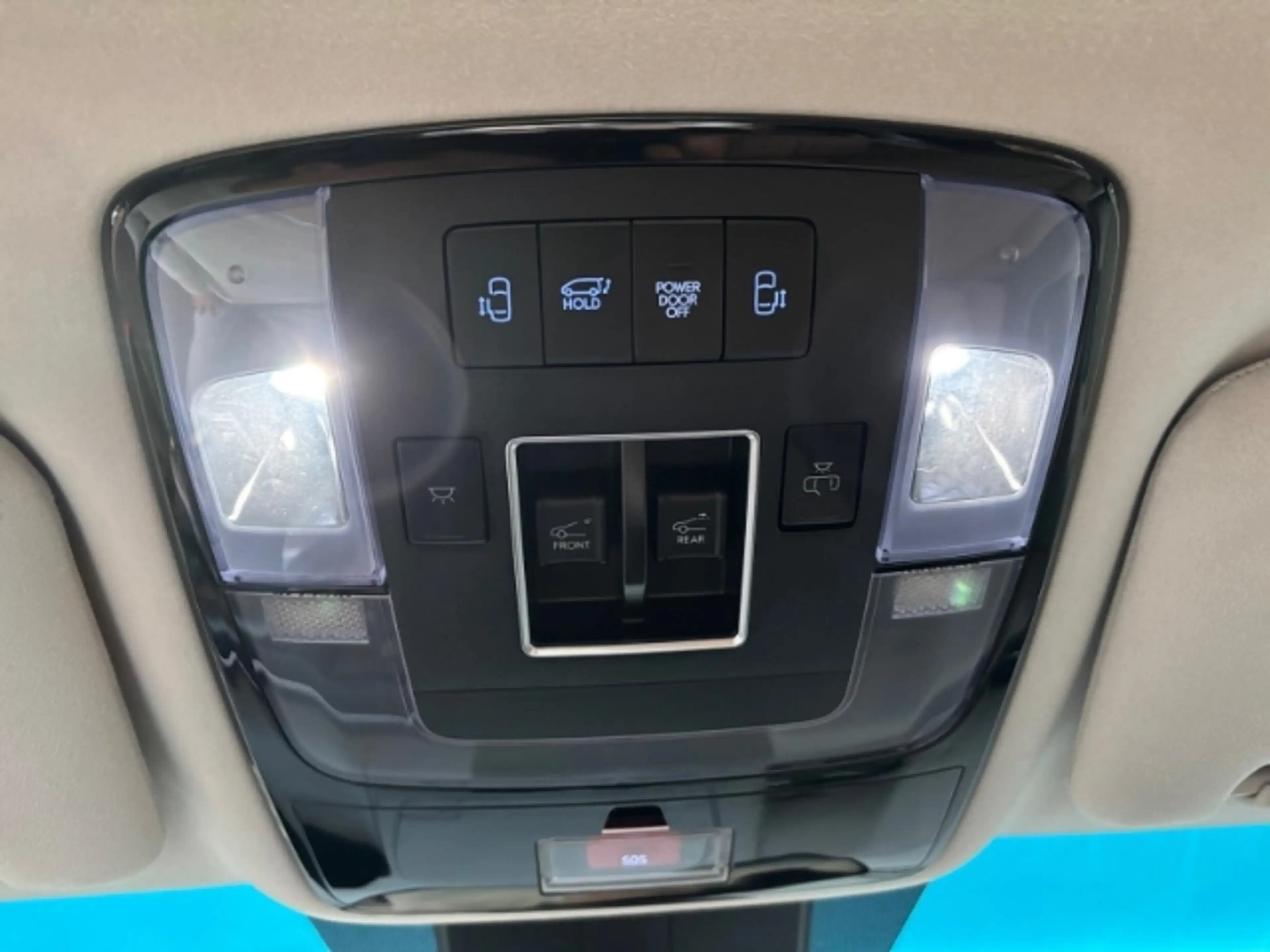 Hyundai STARIA 2.2 CRDi 4WD Signature 7-Sitzer Navi+Rückfahrkamer — photo 18