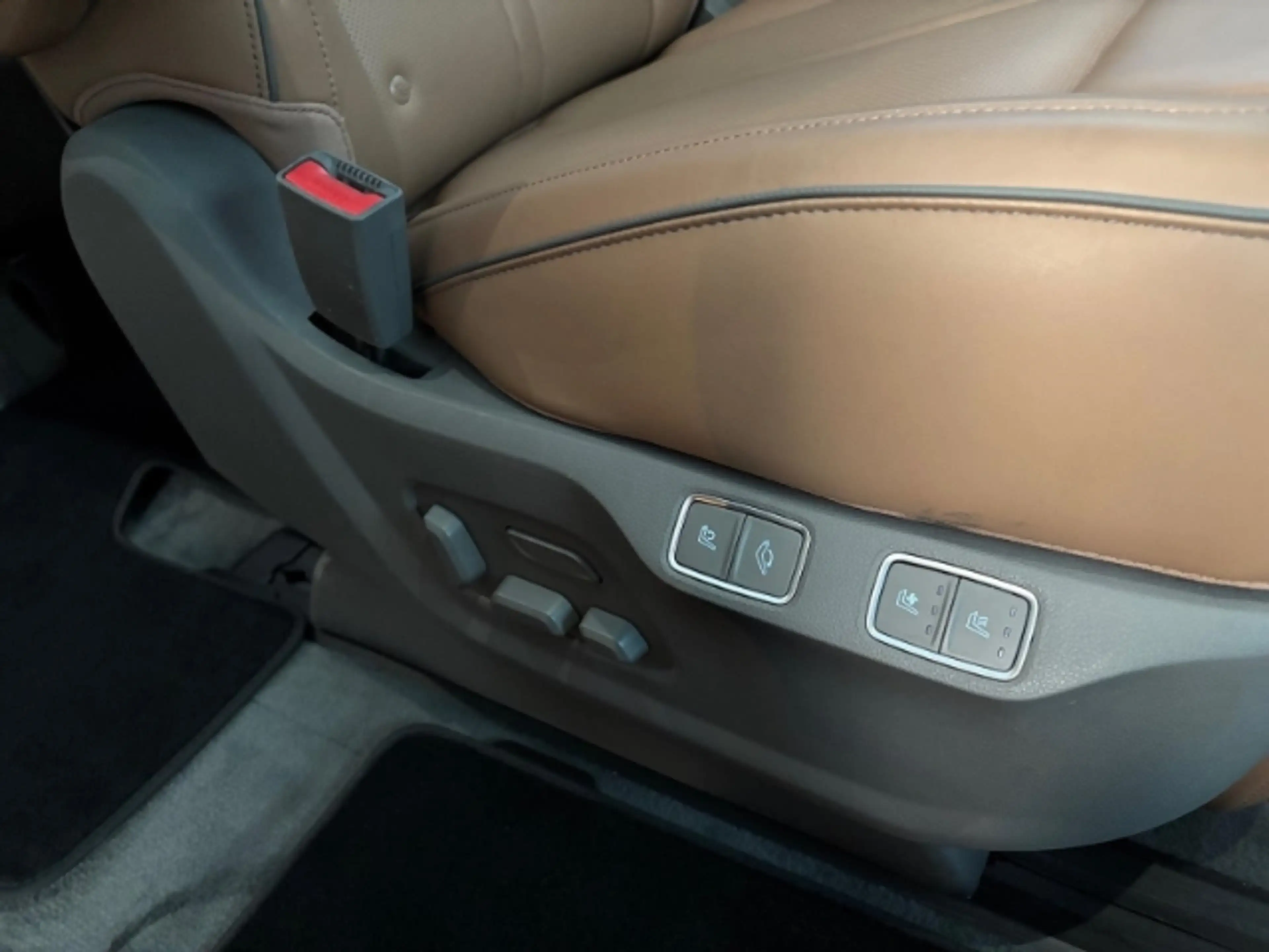 Hyundai STARIA 2.2 CRDi 4WD Signature 7-Sitzer Navi+Rückfahrkamer — photo 26