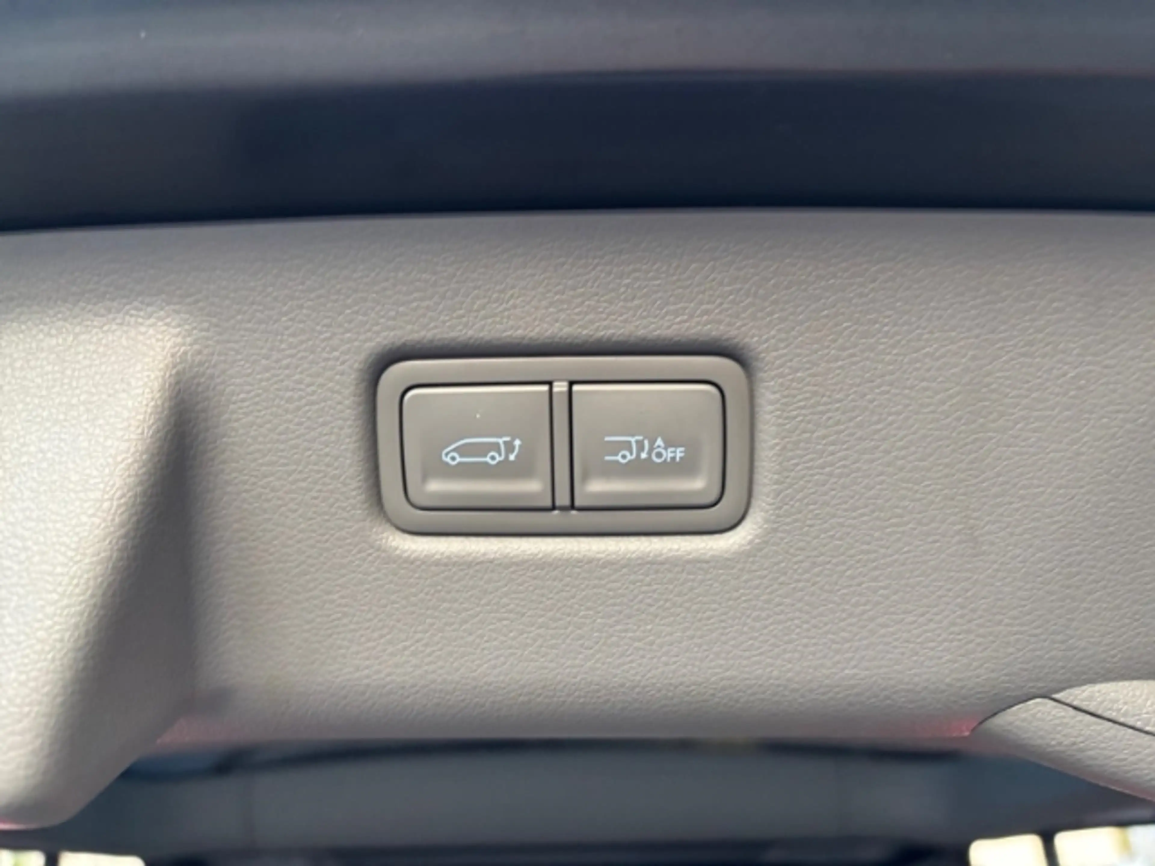 Hyundai STARIA 2.2 CRDi 4WD Signature 7-Sitzer Navi+Rückfahrkamer — photo 33