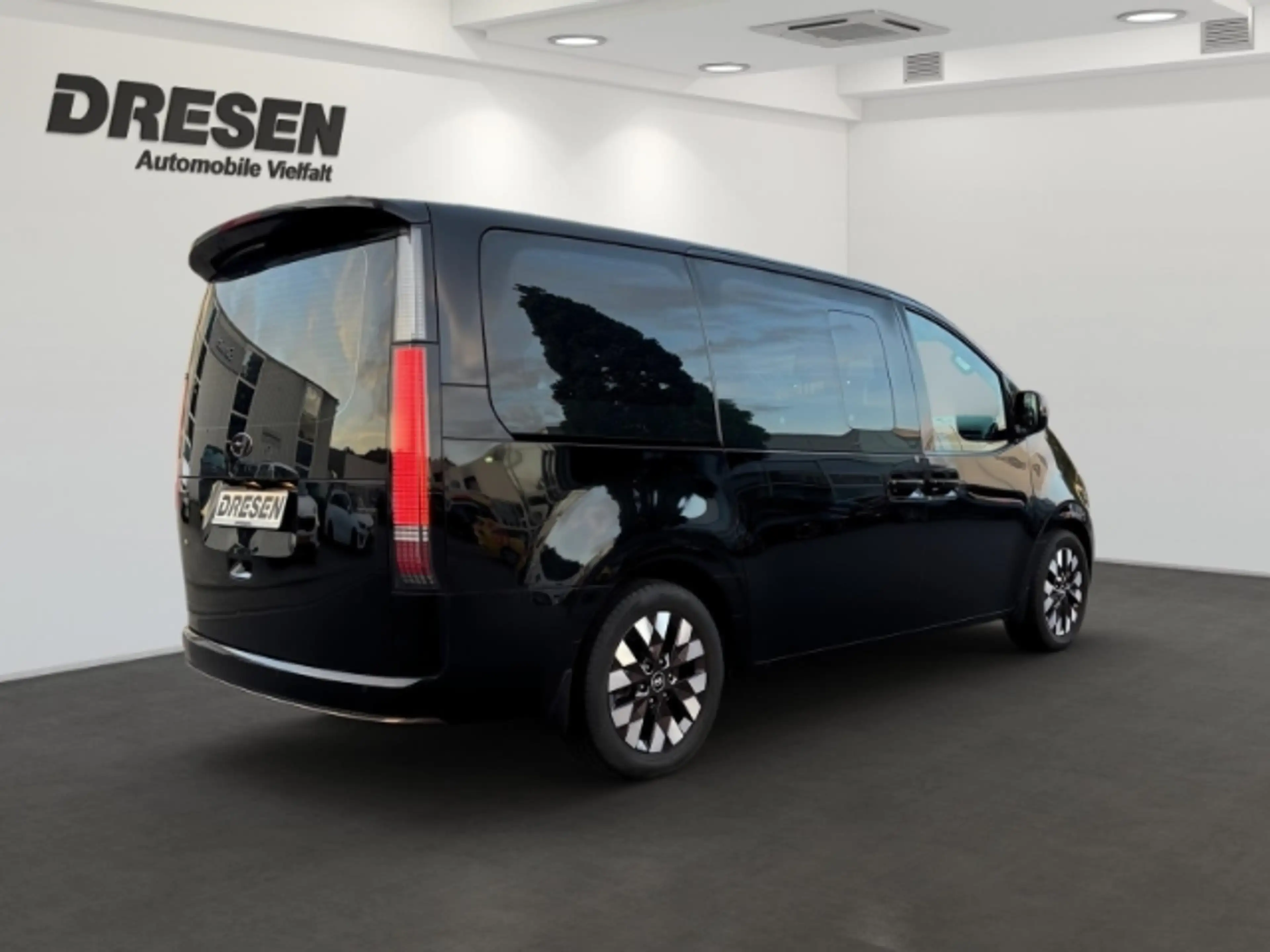 Hyundai STARIA 2.2 CRDi 4WD Signature 7-Sitzer Navi+Rückfahrkamer — photo 3