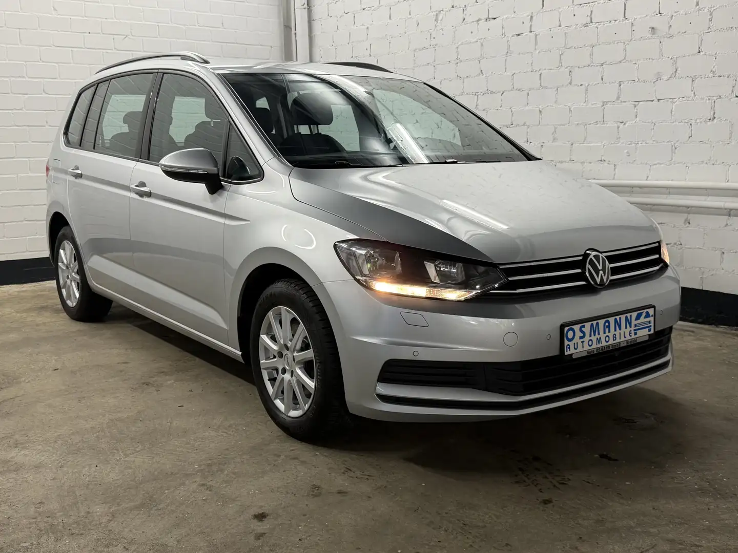 Volkswagen Touran 2.0 TDI SCR Comfortline MASSAGE AHK Silber - 2