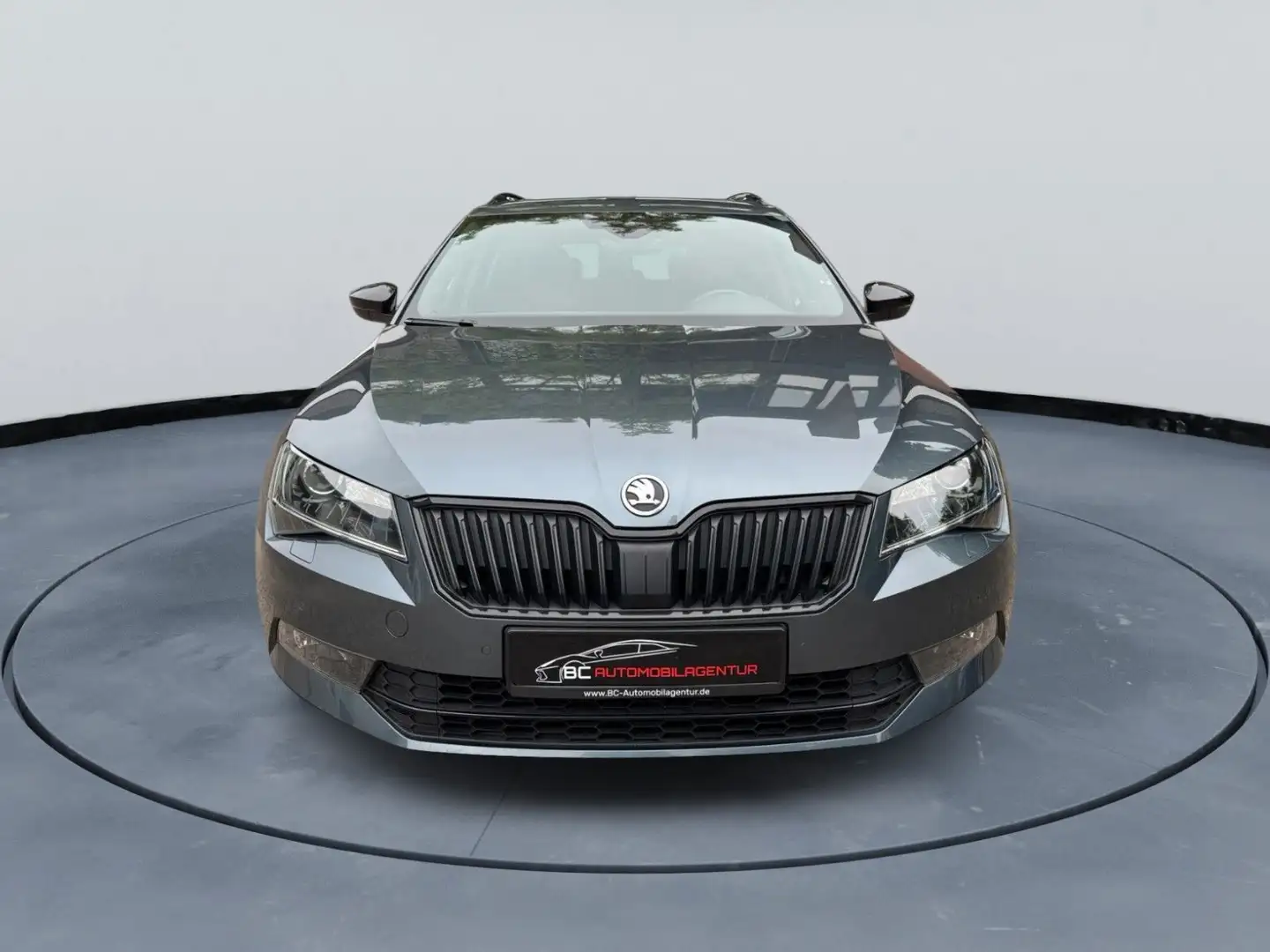 Skoda Superb Combi Sportline 4x4*VOLL*PANO*STANDH.*LHZ Gris - 2
