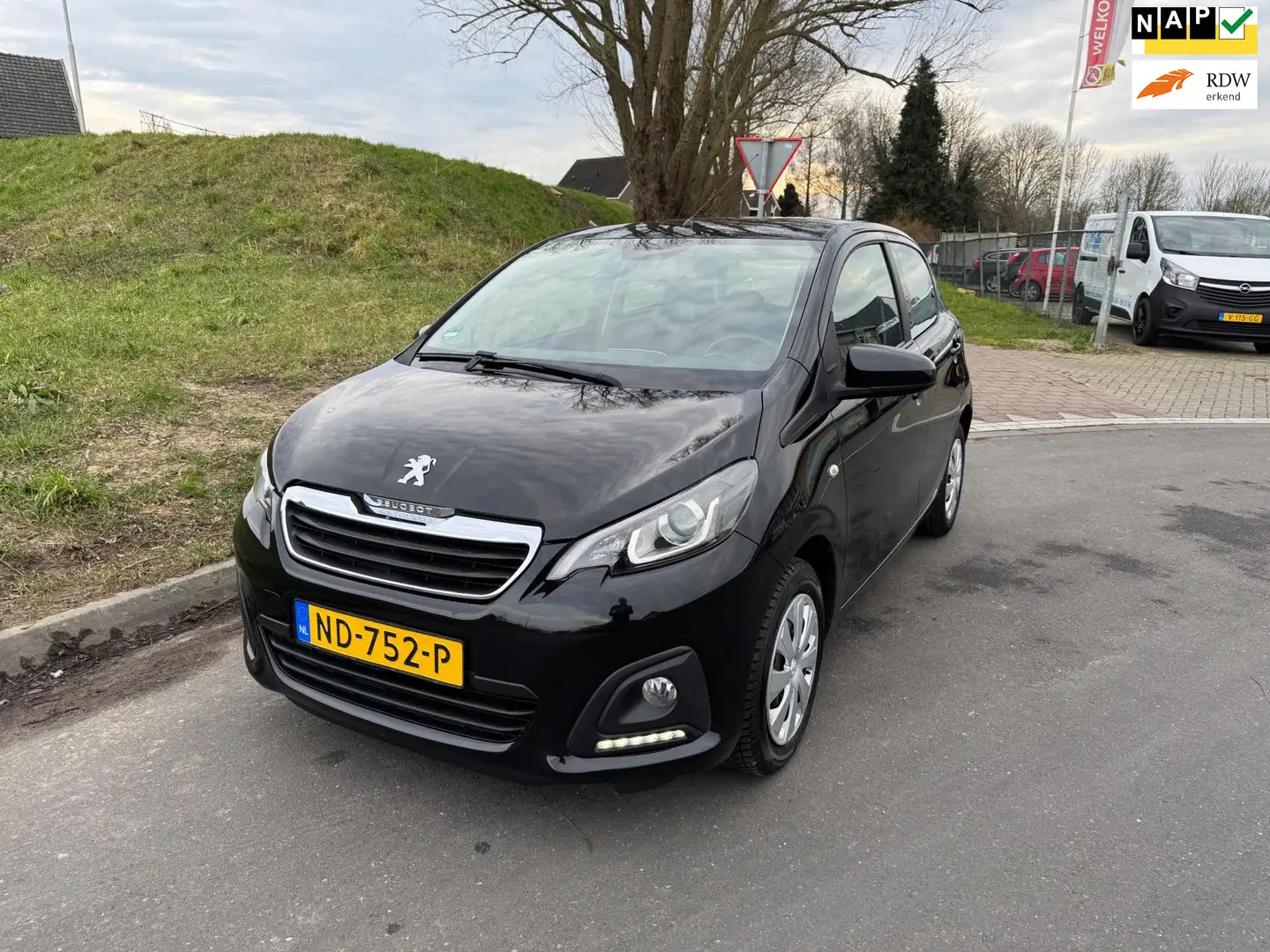 Peugeot 108 1.0 e-VTi Active Zwart - 1