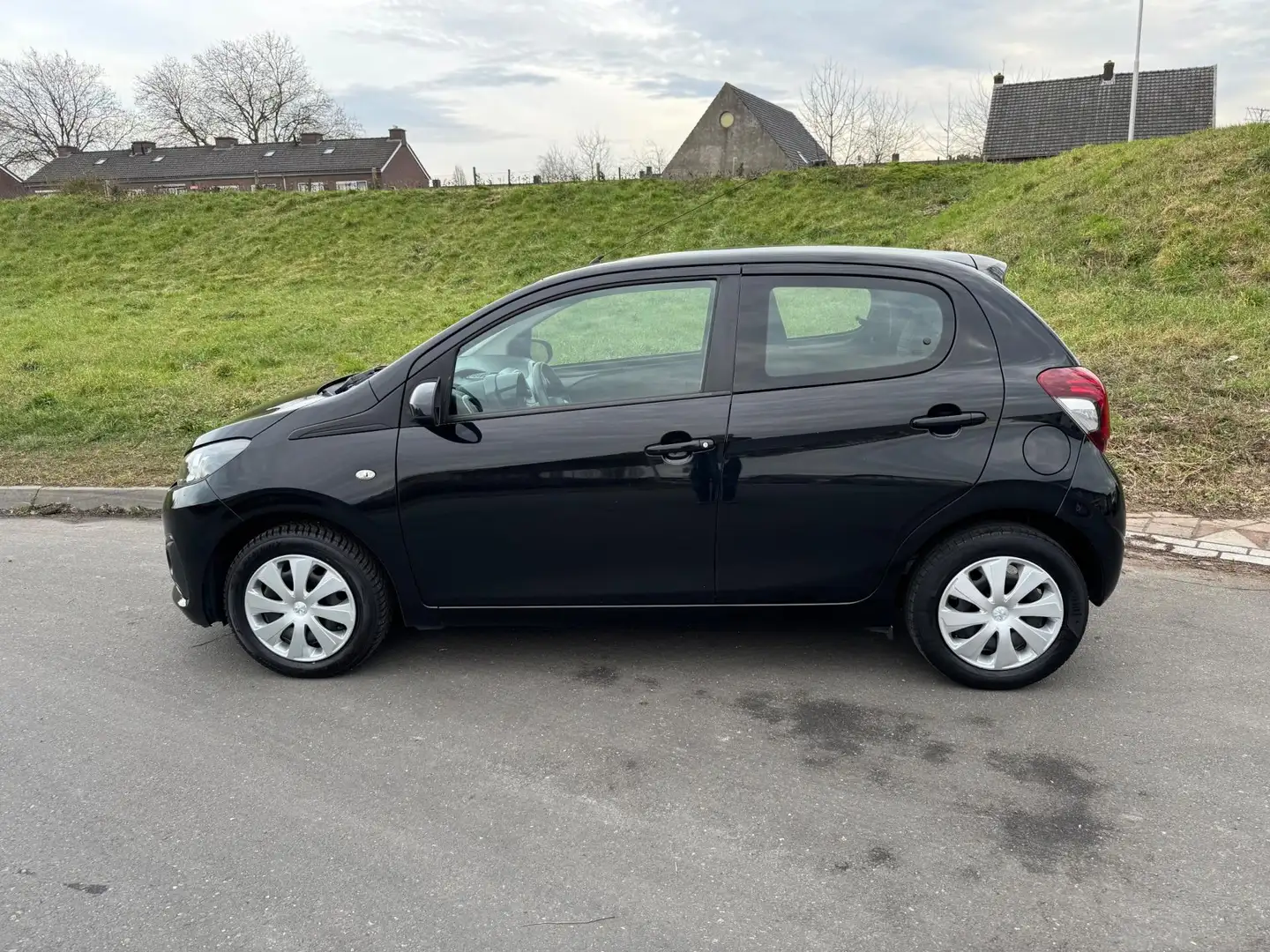 Peugeot 108 1.0 e-VTi Active Zwart - 2