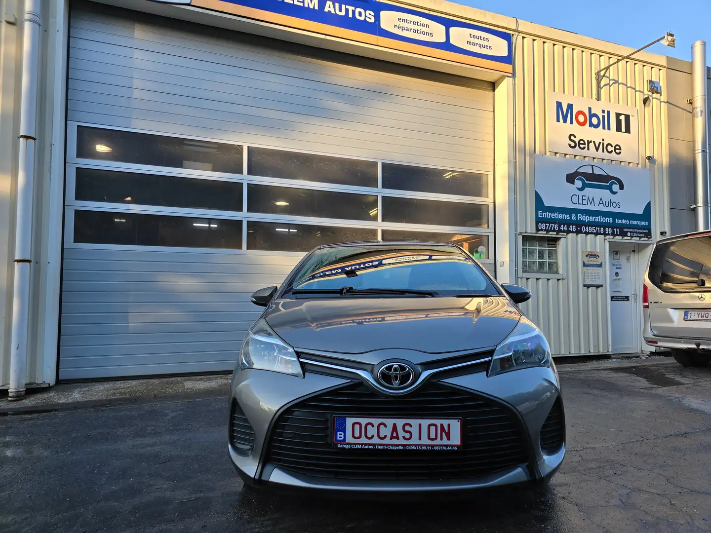 Toyota Yaris 1.0i VVT-i Comfort Grau - 2