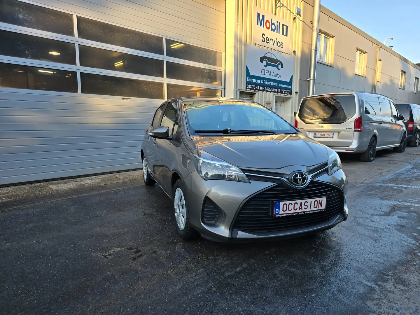 Toyota Yaris 1.0i VVT-i Comfort Grau - 1