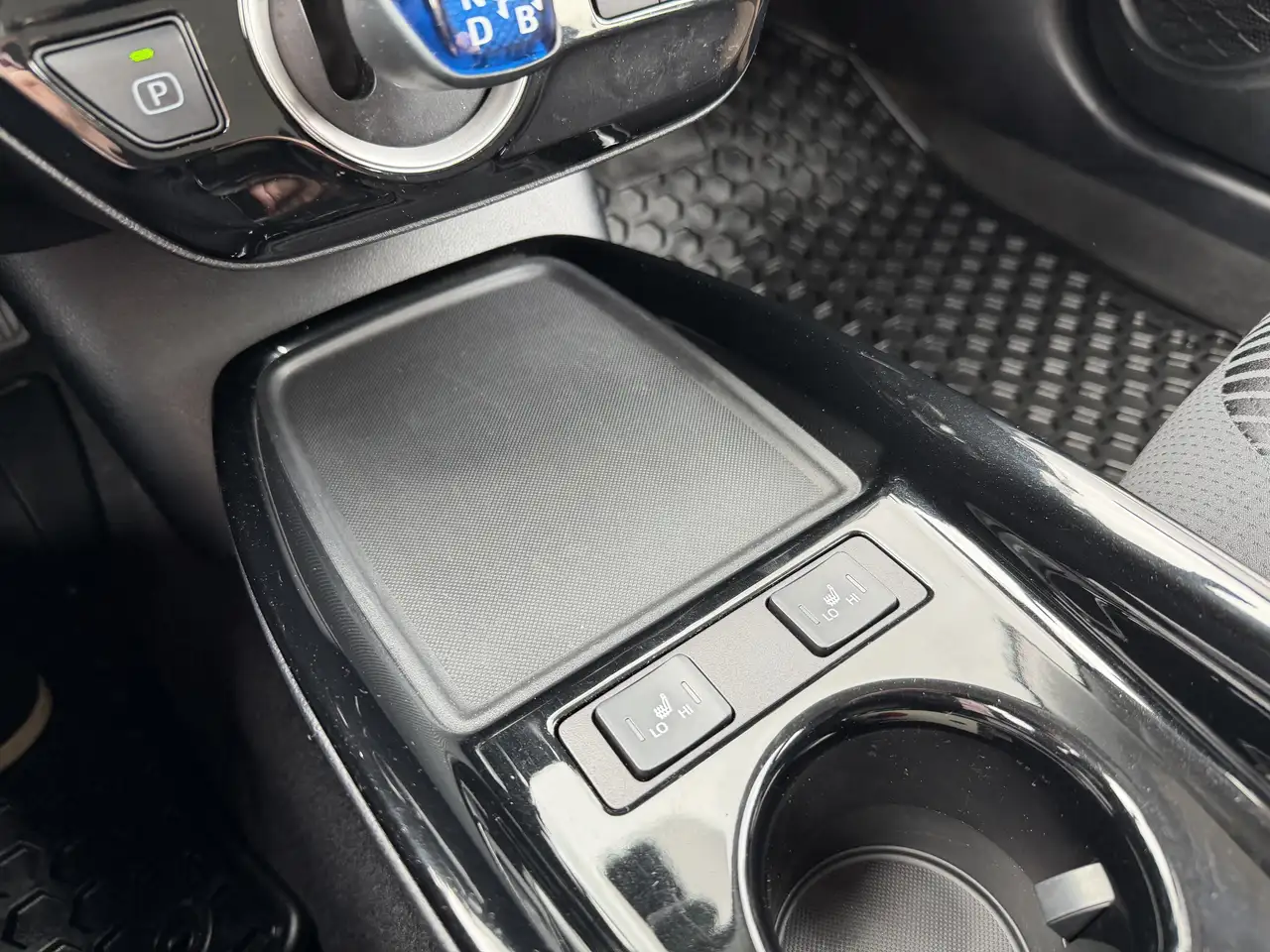 Toyota Prius Prime снимка Toyota Prius Prime