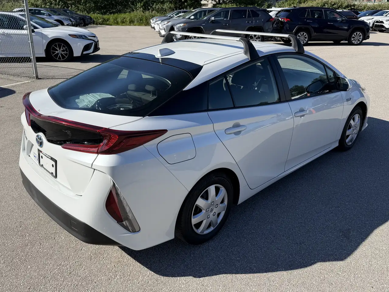 Toyota Prius Prime снимка Toyota Prius Prime