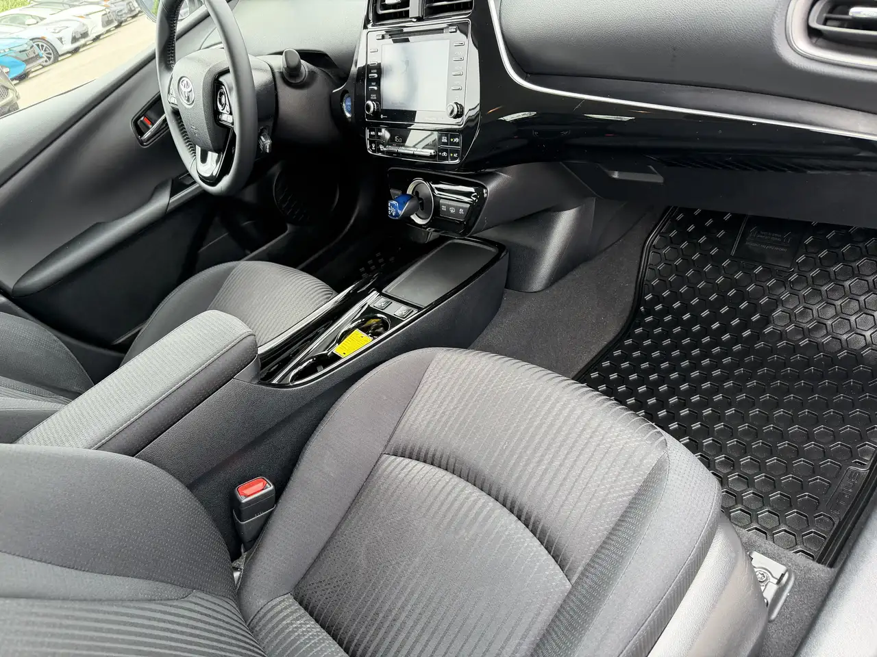 Toyota Prius Prime снимка Toyota Prius Prime