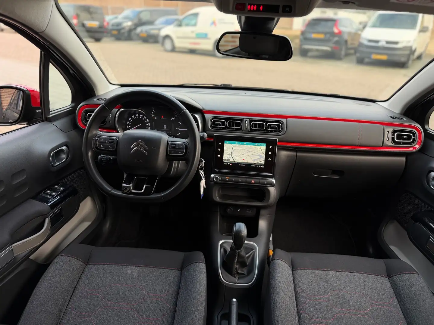 Citroen C3 1.2 PureTech Shine Airco Navi Cruise Camera Elk.ra Grau - 2