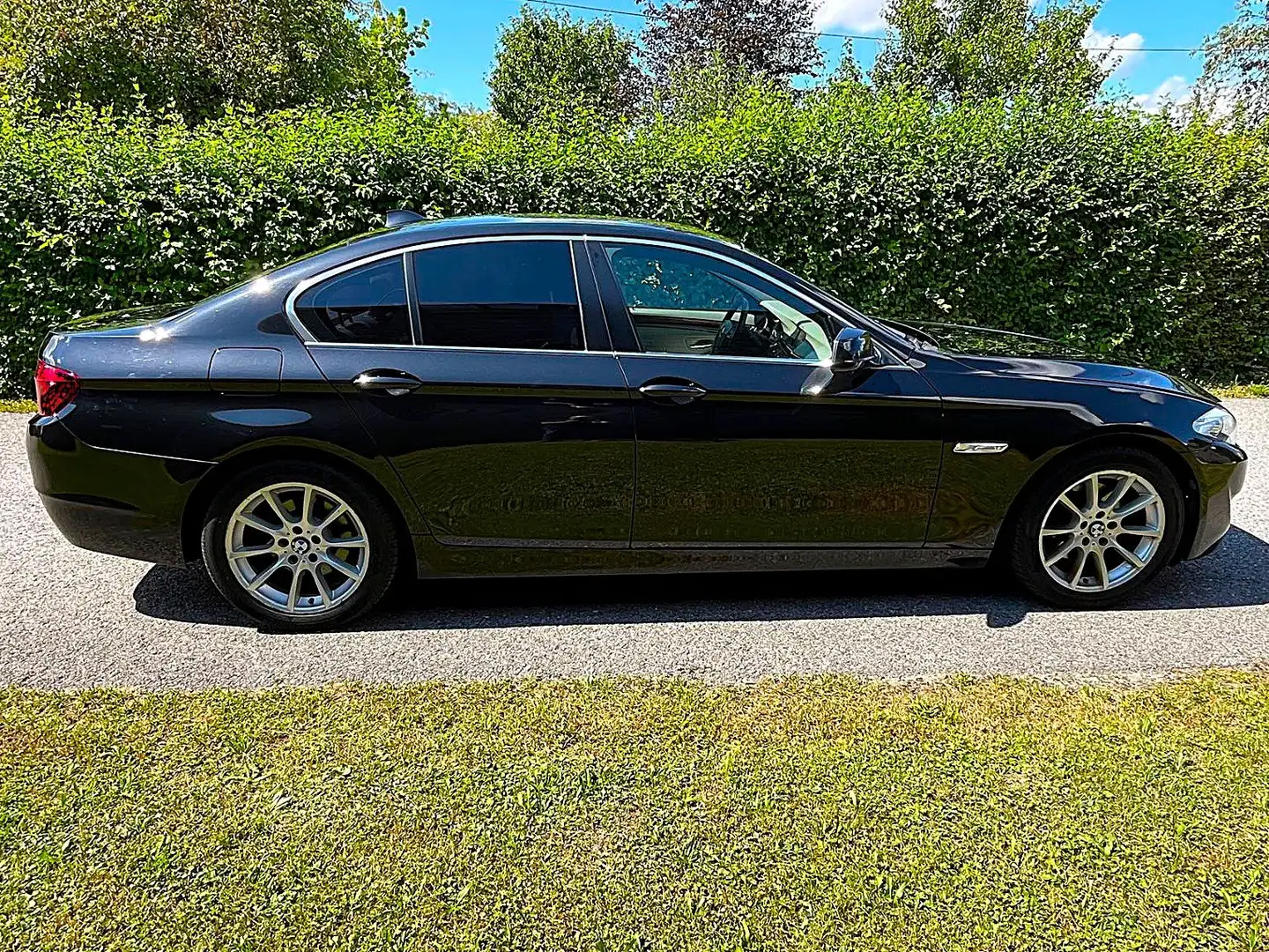 BMW 520 520d Schwarz - 2