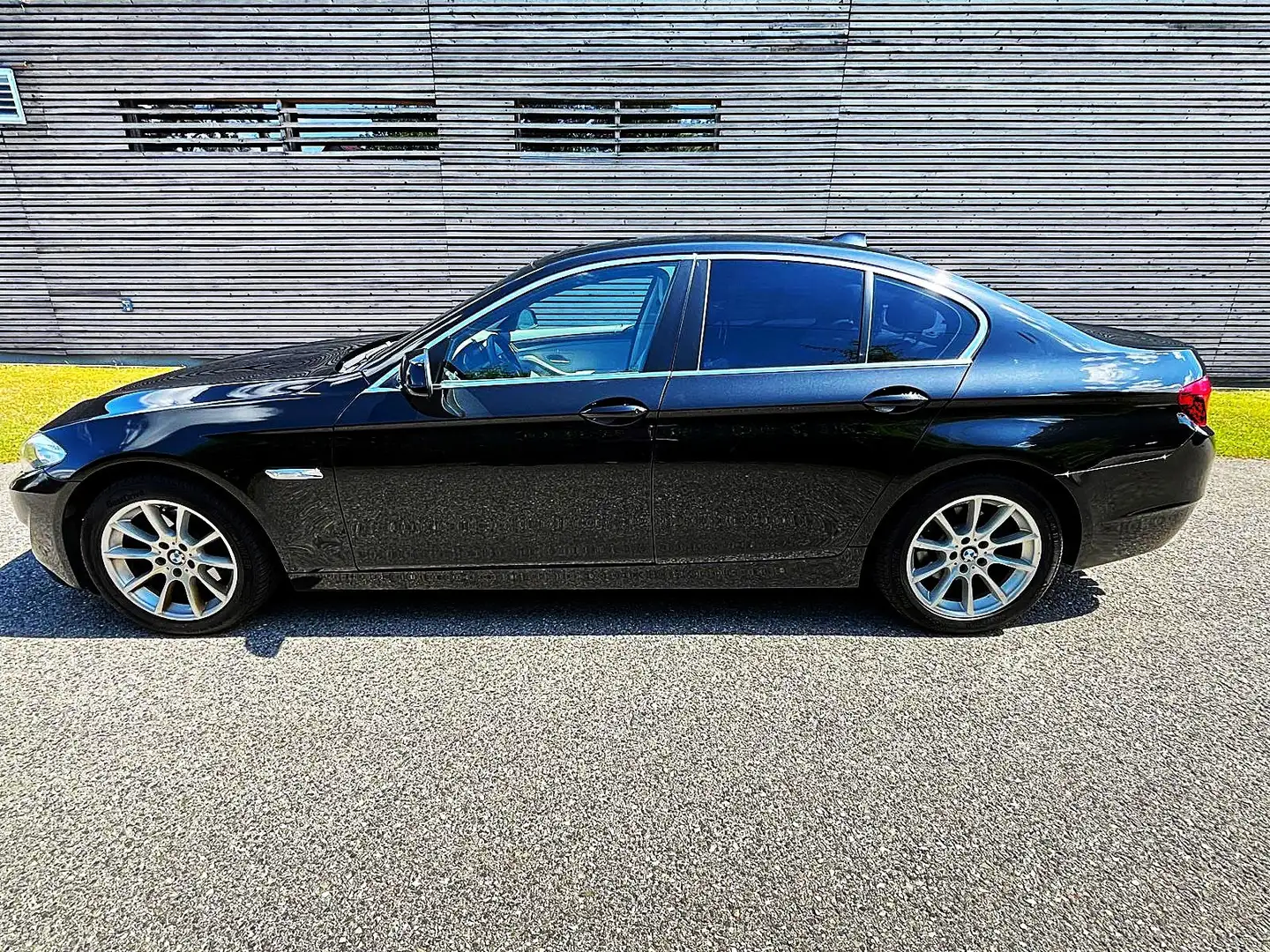 BMW 520 520d Schwarz - 1