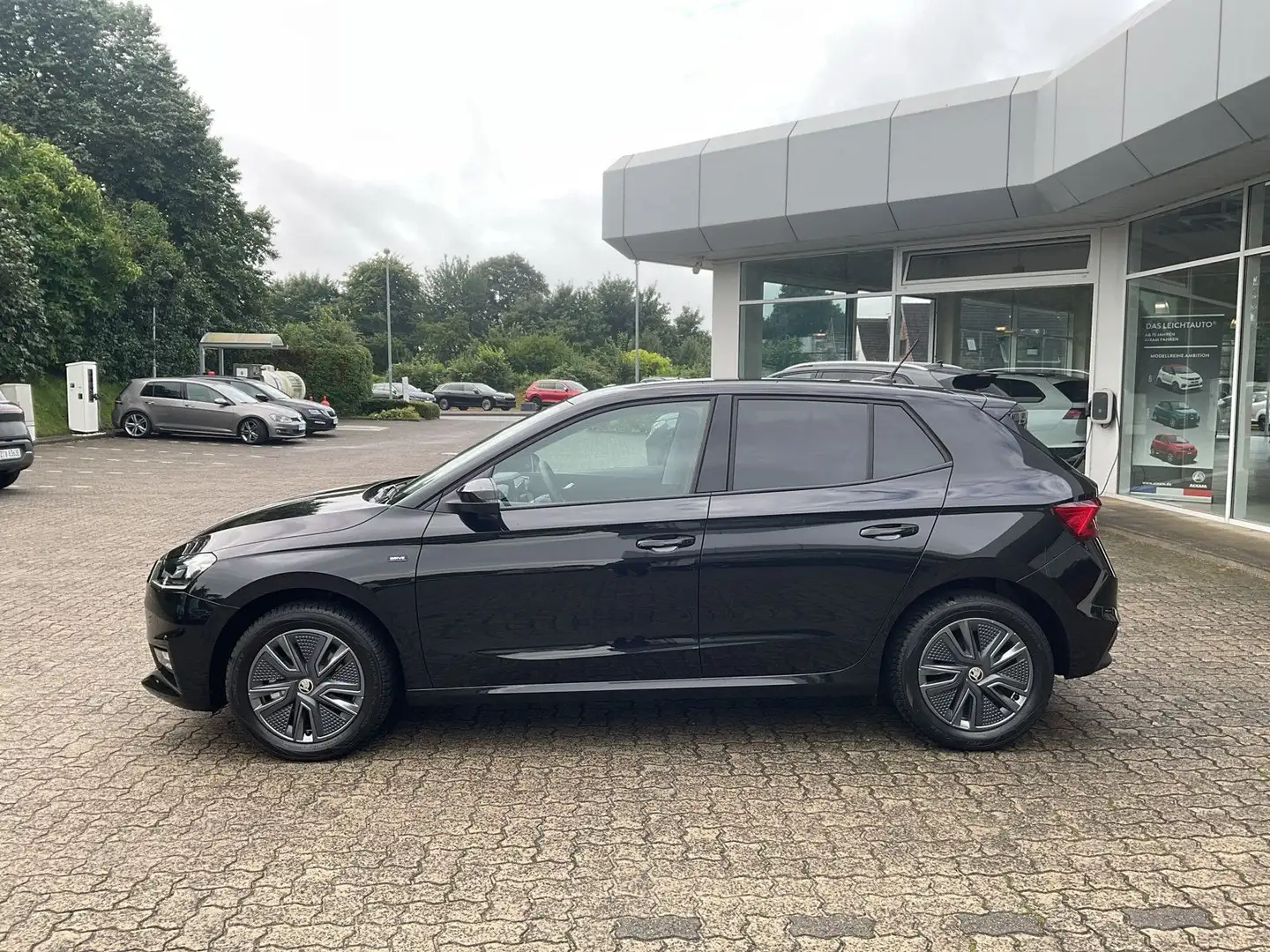 Skoda Fabia Selection 1.0 TSI RFK PDC Navi Sitzhzg LED Schwarz - 2