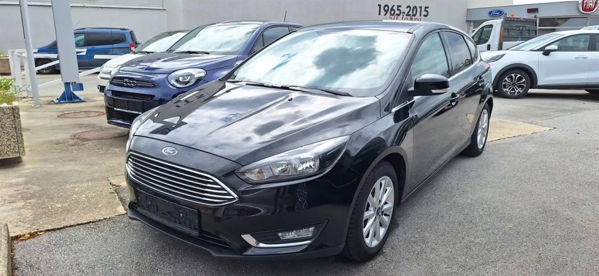 Ford Focus Titanium 1,5 TDCi DPF Start/Stop Schwarz - 1