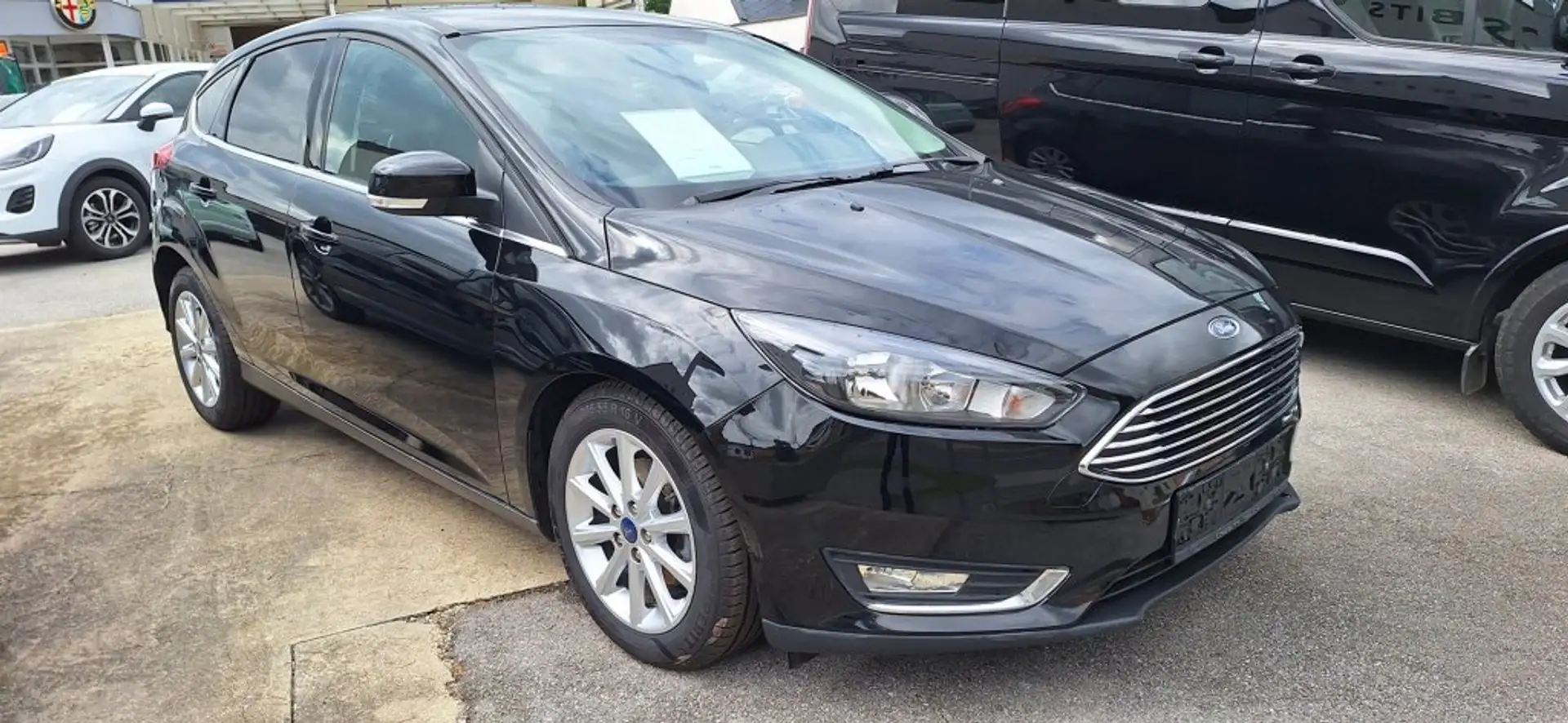 Ford Focus Titanium 1,5 TDCi DPF Start/Stop Schwarz - 2