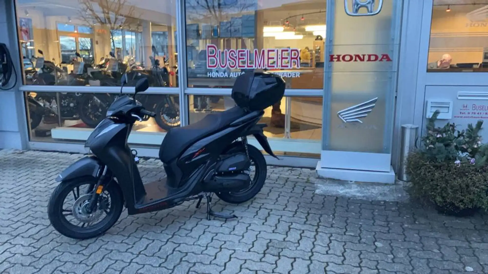 Honda SH 125 Euro5+ Topcase Negro - 2