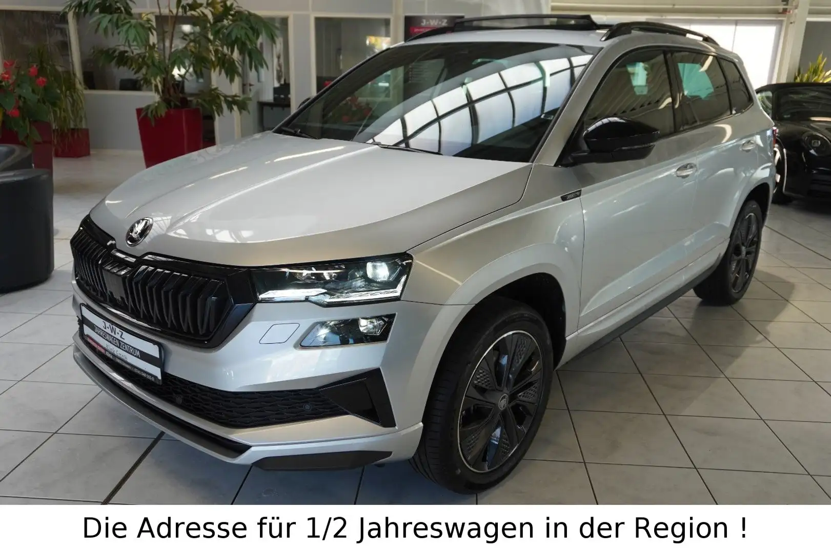 Skoda Karoq Sportline 1.5 TSI DSG*AHK*PANO*MATRIX*KEYL Silber - 1