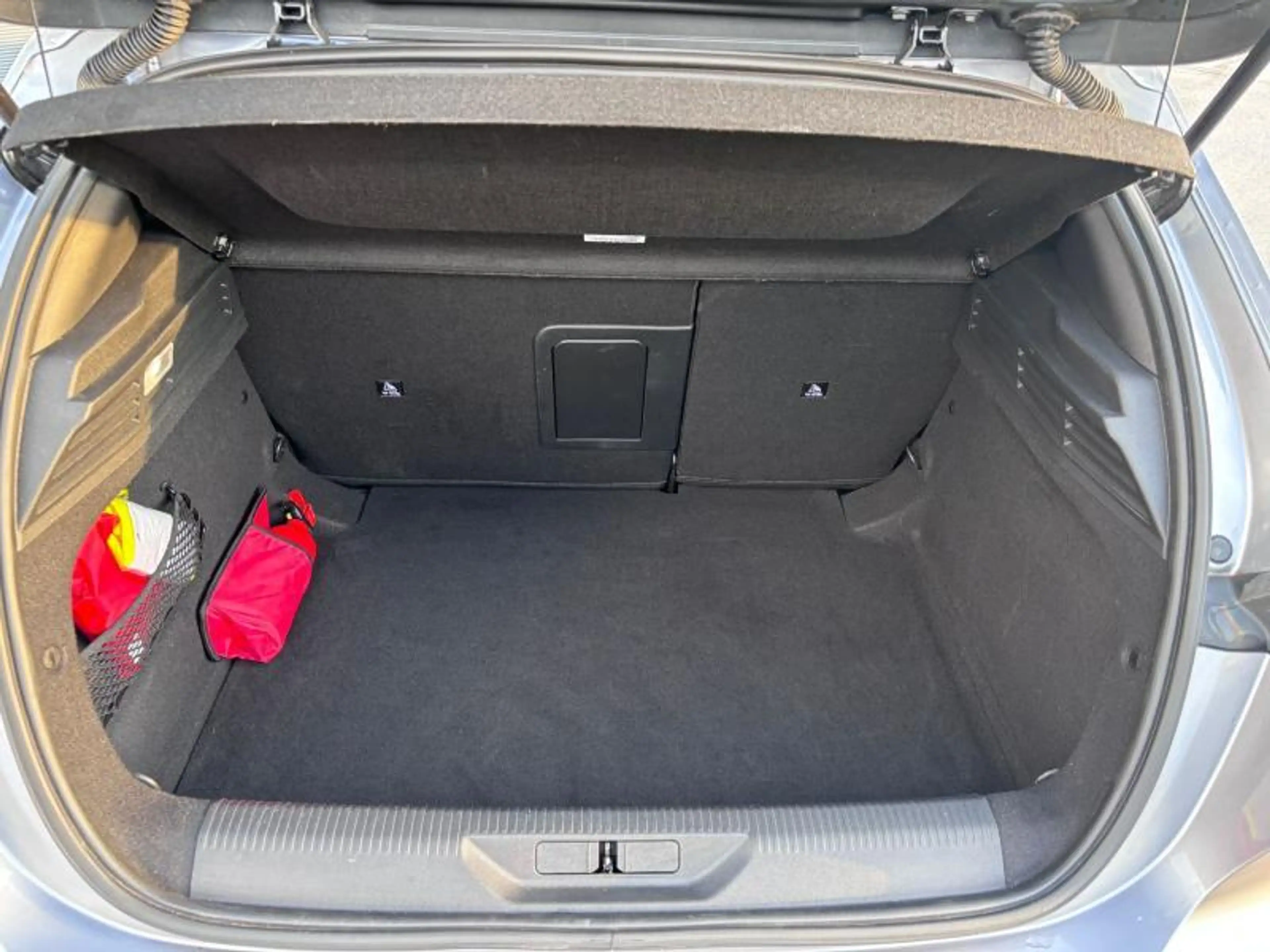Peugeot 308 MHEV / GT / EDSC 6 — photo 9