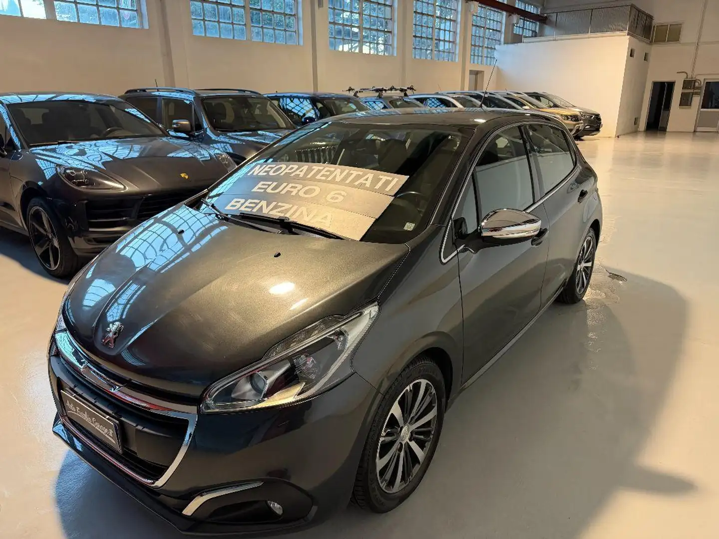 Peugeot 208 PureTech 82 5p. Allure Grigio - 1
