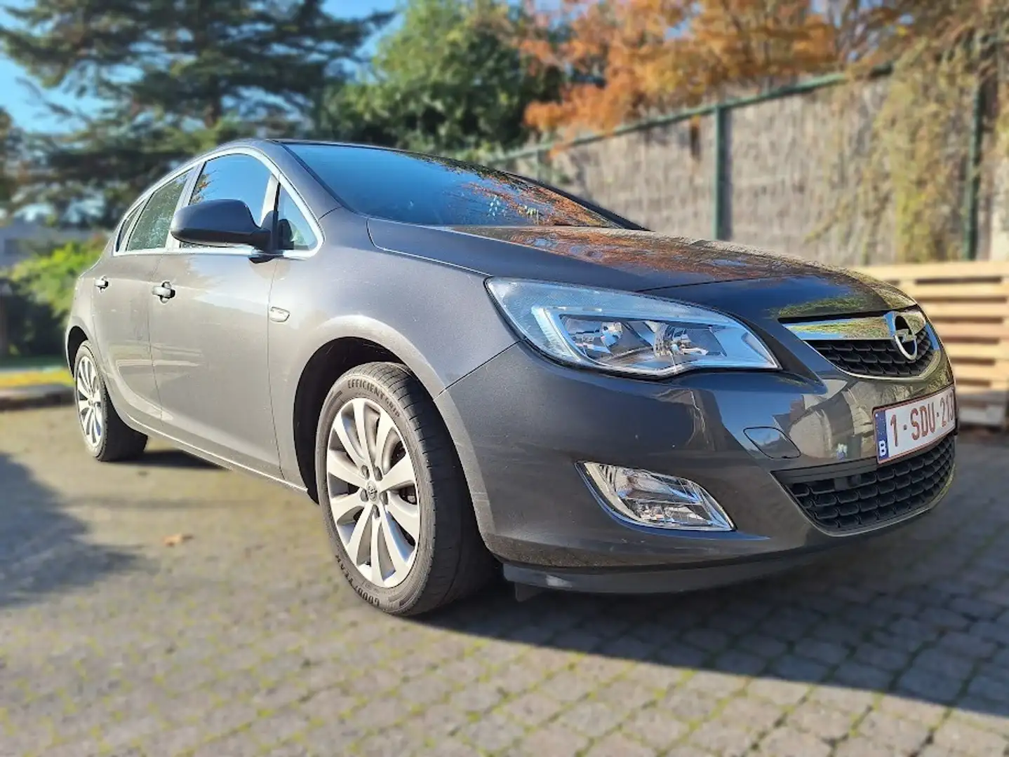 Opel Astra 1.6 Cosmo Grijs - 2