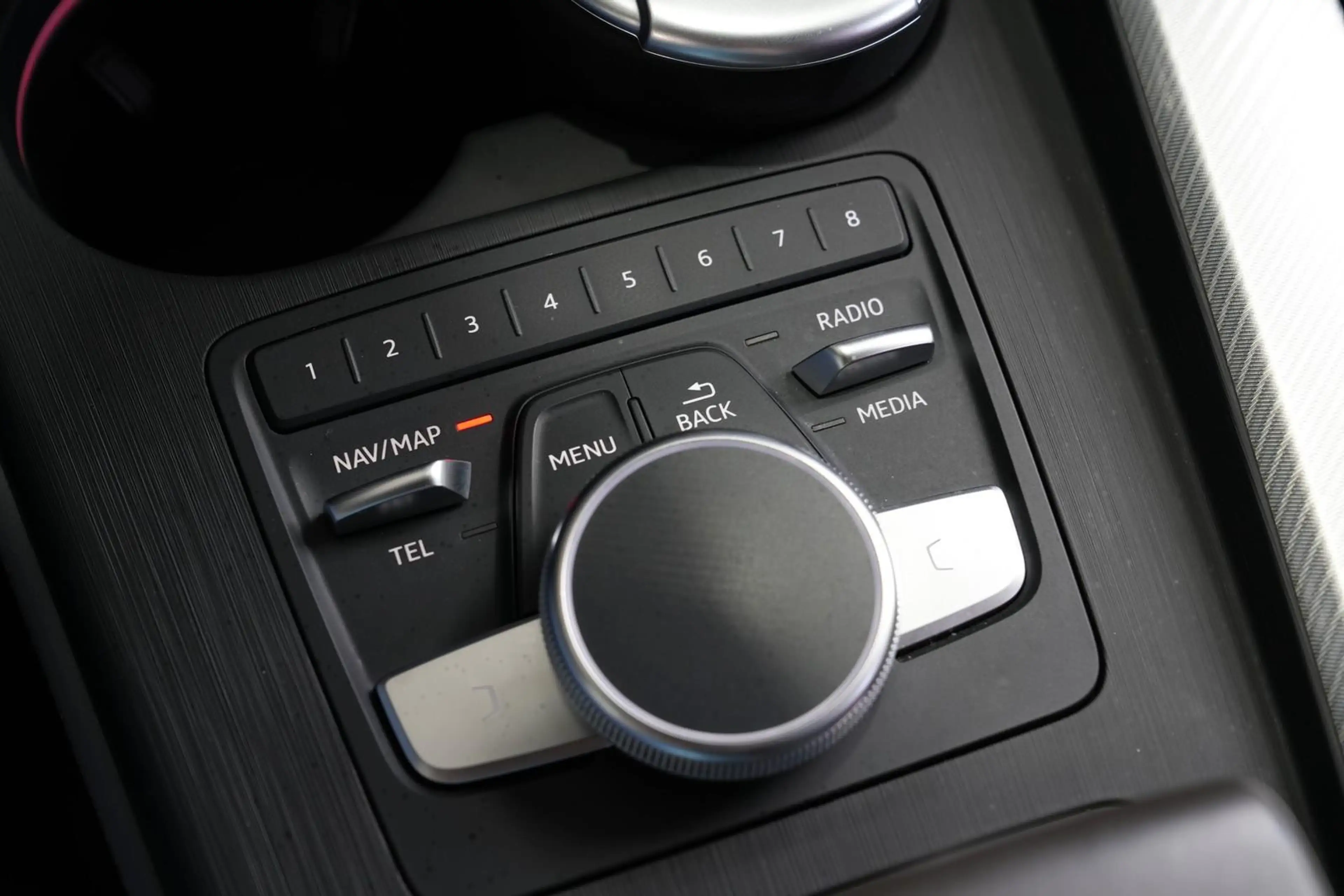 Audi A4 allroad quattro *AUT*NAV*AHK*PANO*HEAD-UP*B&O* — photo 30