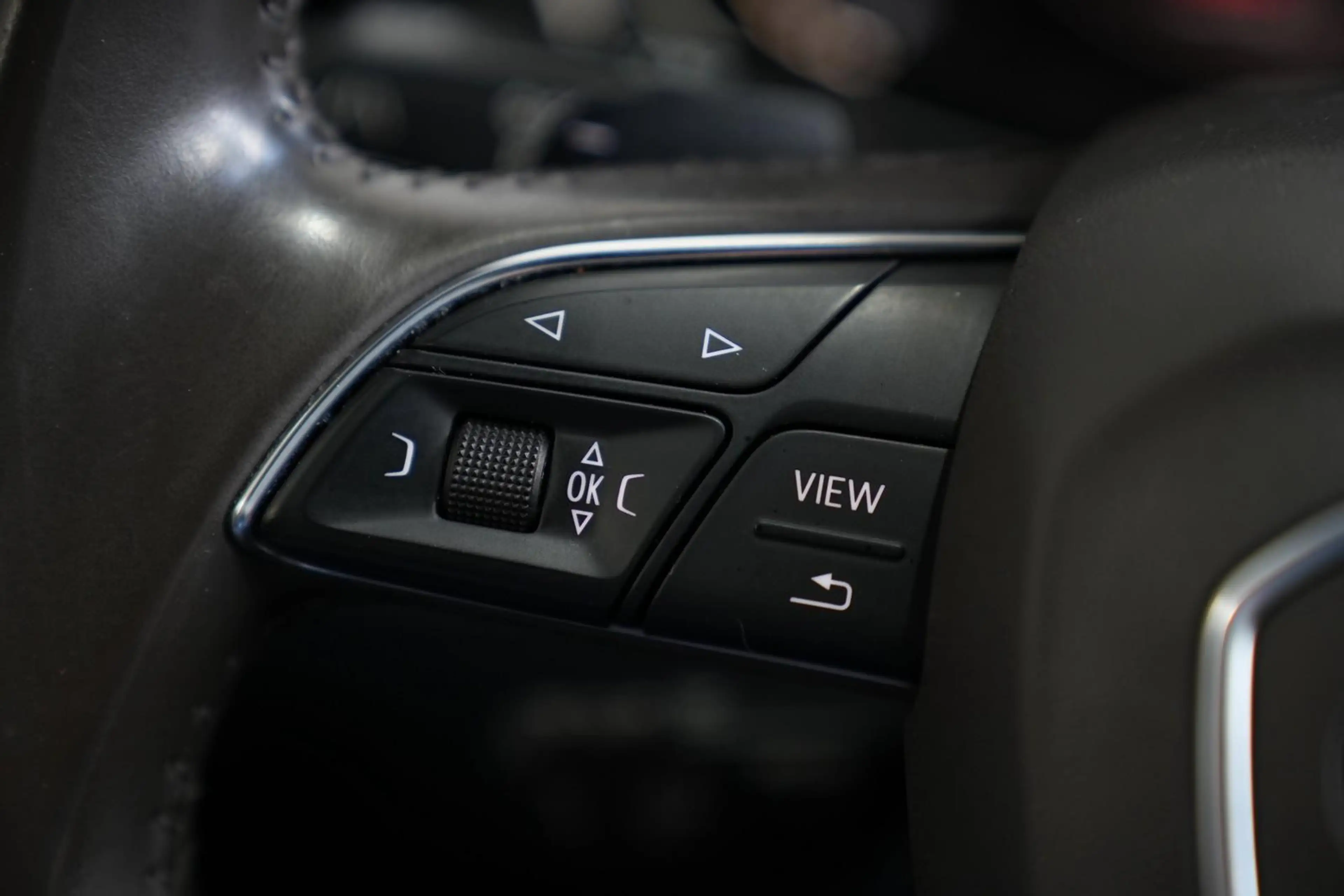 Audi A4 allroad quattro *AUT*NAV*AHK*PANO*HEAD-UP*B&O* — photo 34