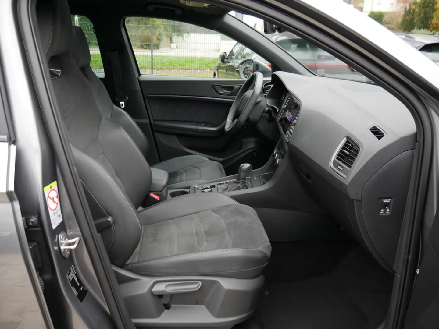 CUPRA Ateca 2.0 TSI 4Drive BEATS PANO AHK COPPER Grau - 2