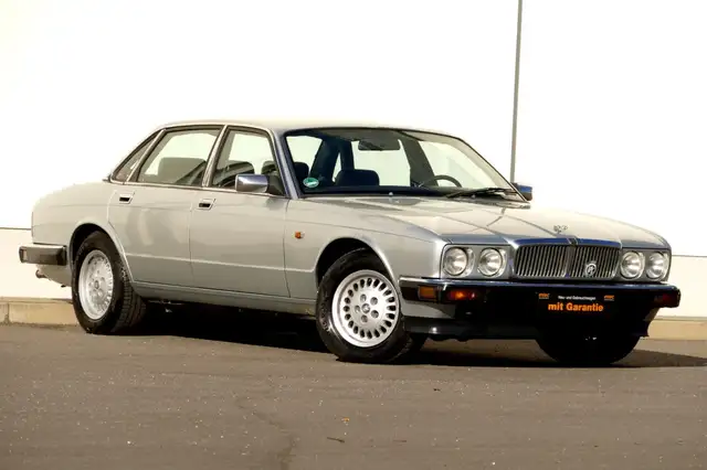 Jaguar XJ40 XJ 40 3,2 SCHECKHEFT Oldtimer