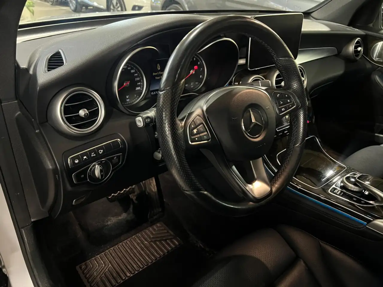 Mercedes-Benz GLC снимка Mercedes-Benz GLC