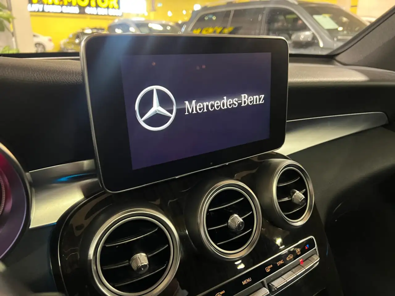 Mercedes-Benz GLC снимка Mercedes-Benz GLC